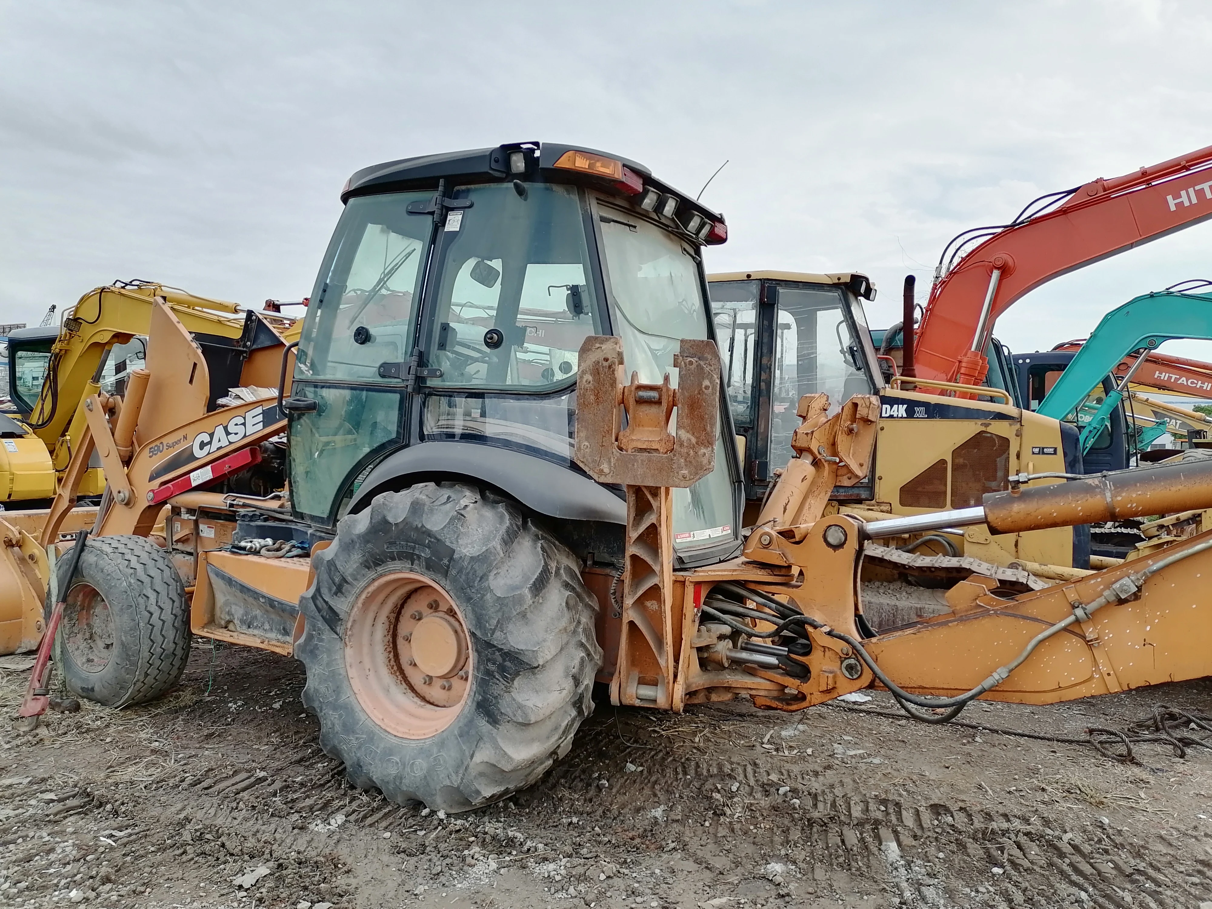 used case 580M cheap sale in shanghai made in Japan with high quality and cheap price ,also have case 580 L