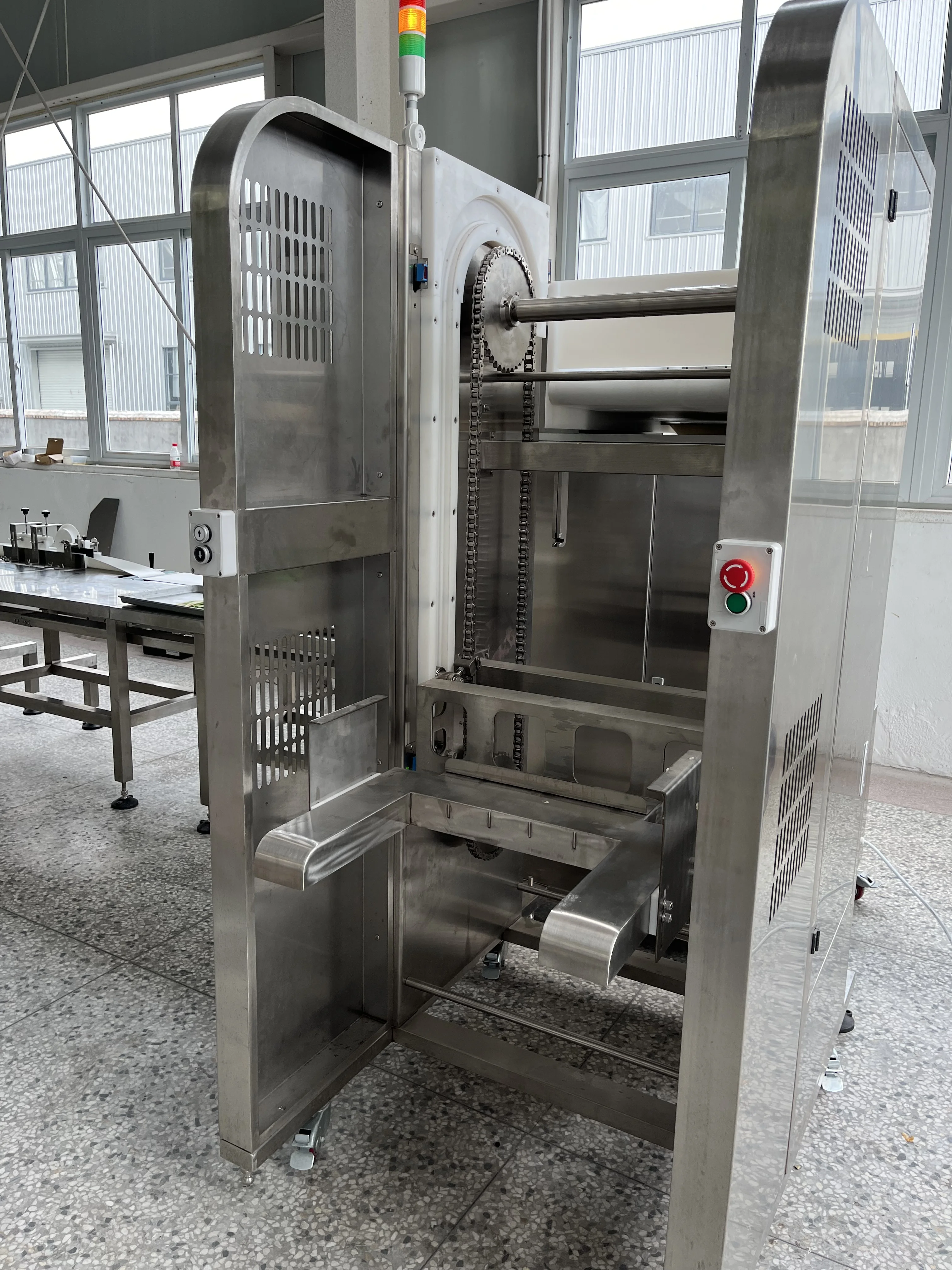 Chinese factory supply hot sales automatic sushi machine Sushi Onigiri production line