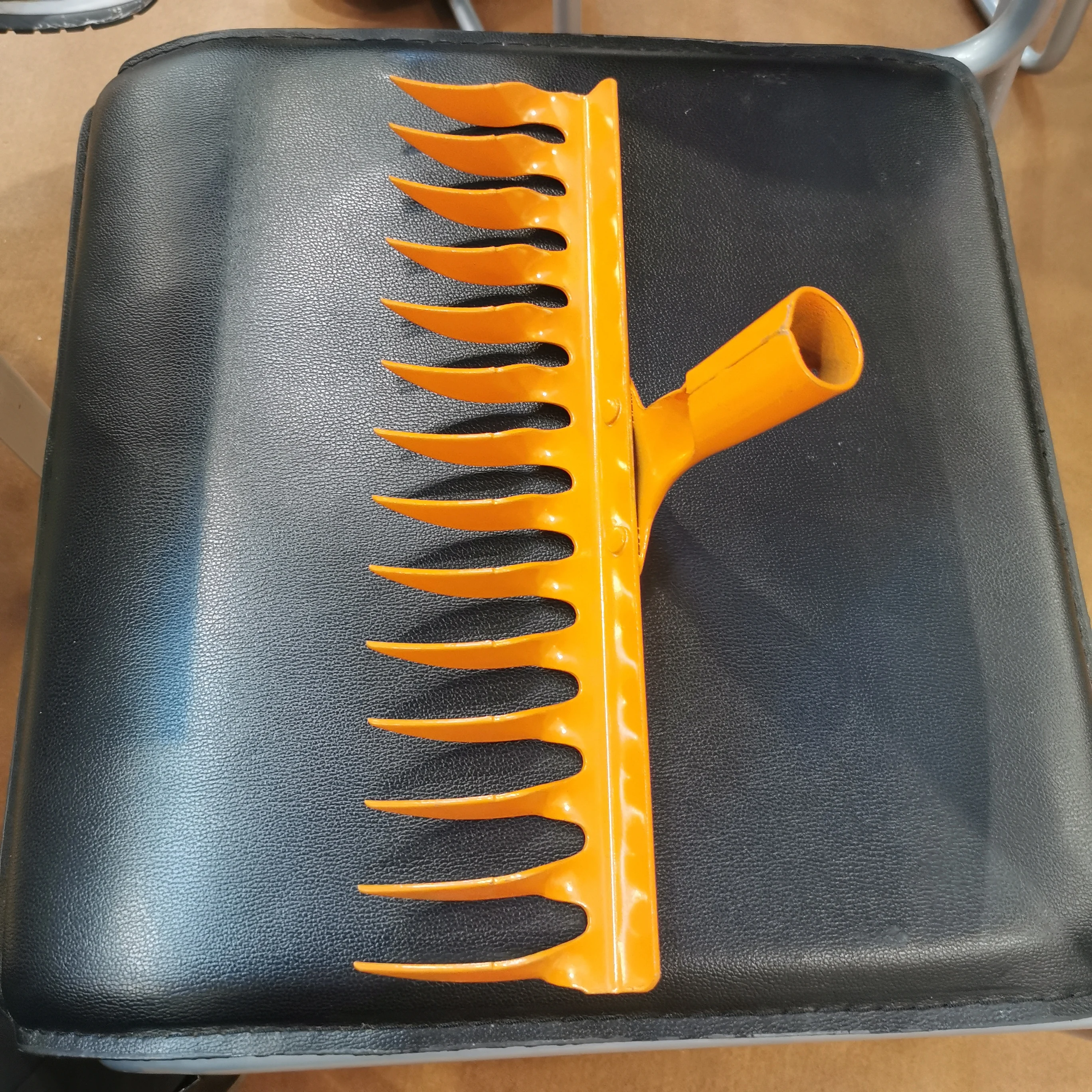 2021 year manufactuer tangshan produce steel rakes head with handle