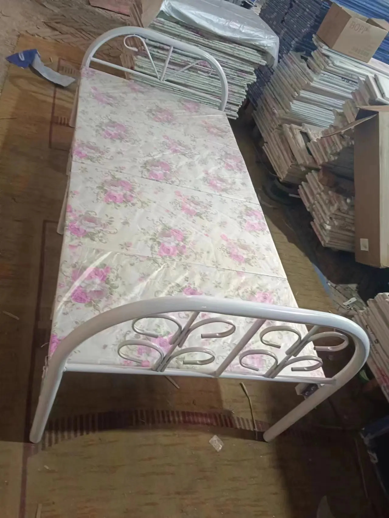 Foldable Bed for Adults Carton Folding Bed Single Bed Metal Structure Iron with Matress Modern Dark Color 50pcs Customized Color