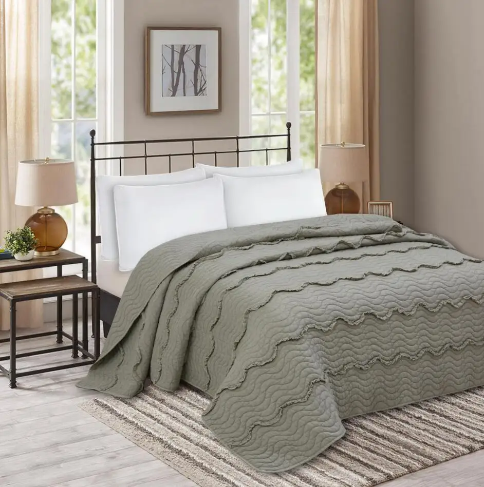 Customize 100% polyester frill velvet bedspread comforter set