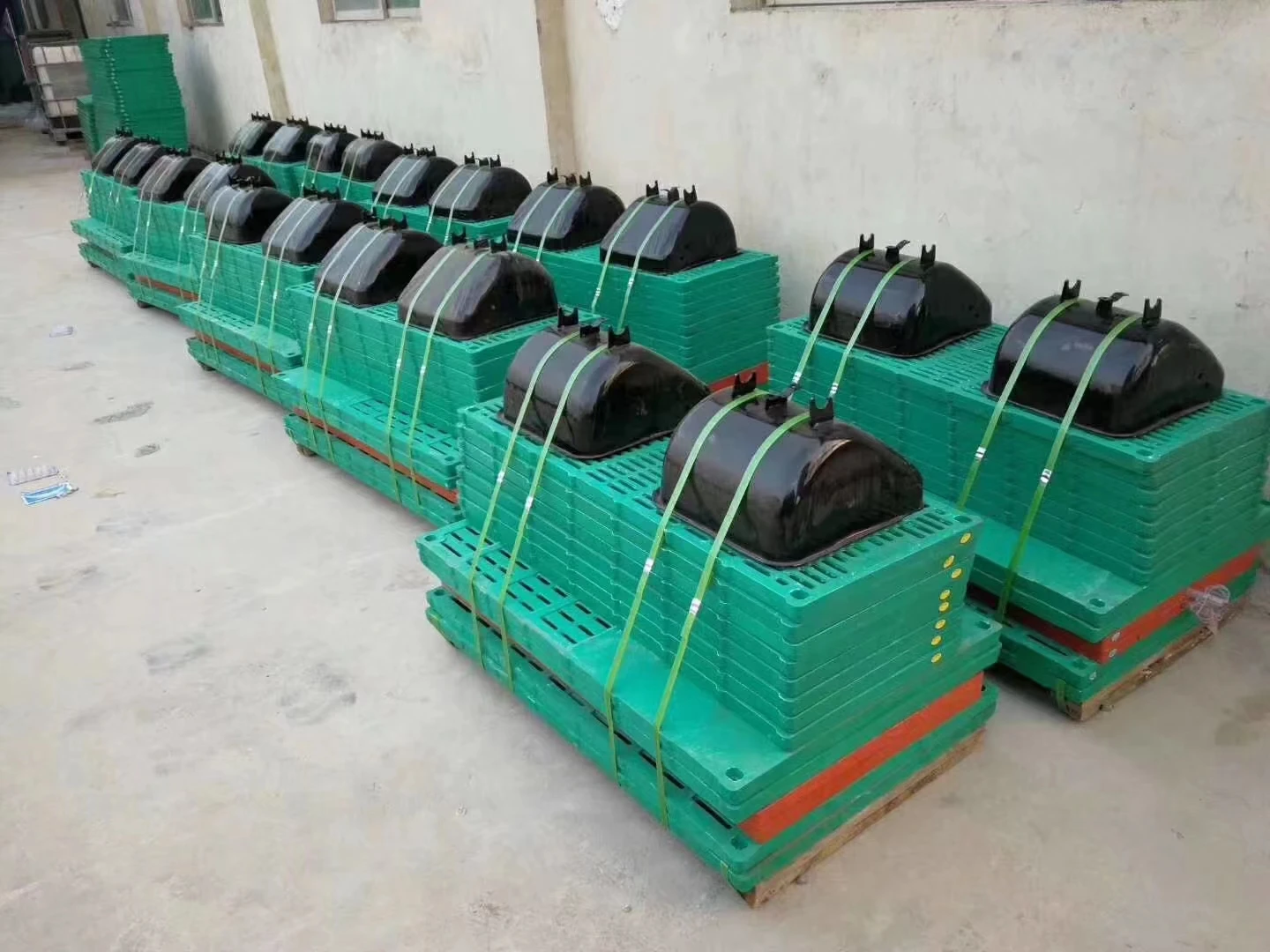 Hot selling 1.1 * 0.45 m pig manure leakage board livestock and poultry breeding plastic strip board floor