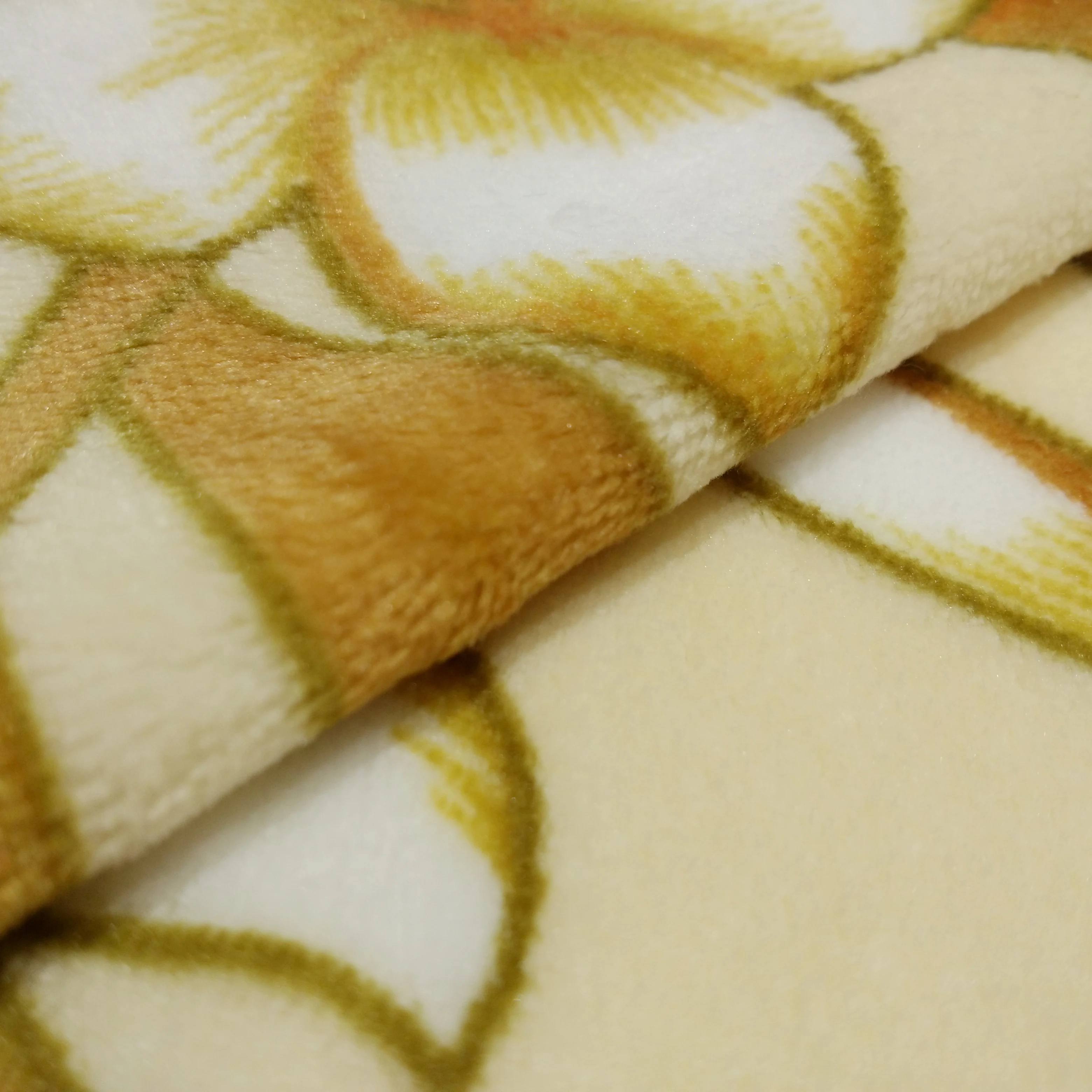 100% Polyester wholesale Flower Printed Super Soft Flannel Velvet Fabric For Baby Blanket and  Bedding Sets