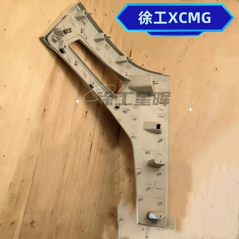 Hard wearing heavy truck parts Sinotruk HANVAN G7 G5 Left fog lamp decorative panel assembly 28HKFW211-03165 452819088