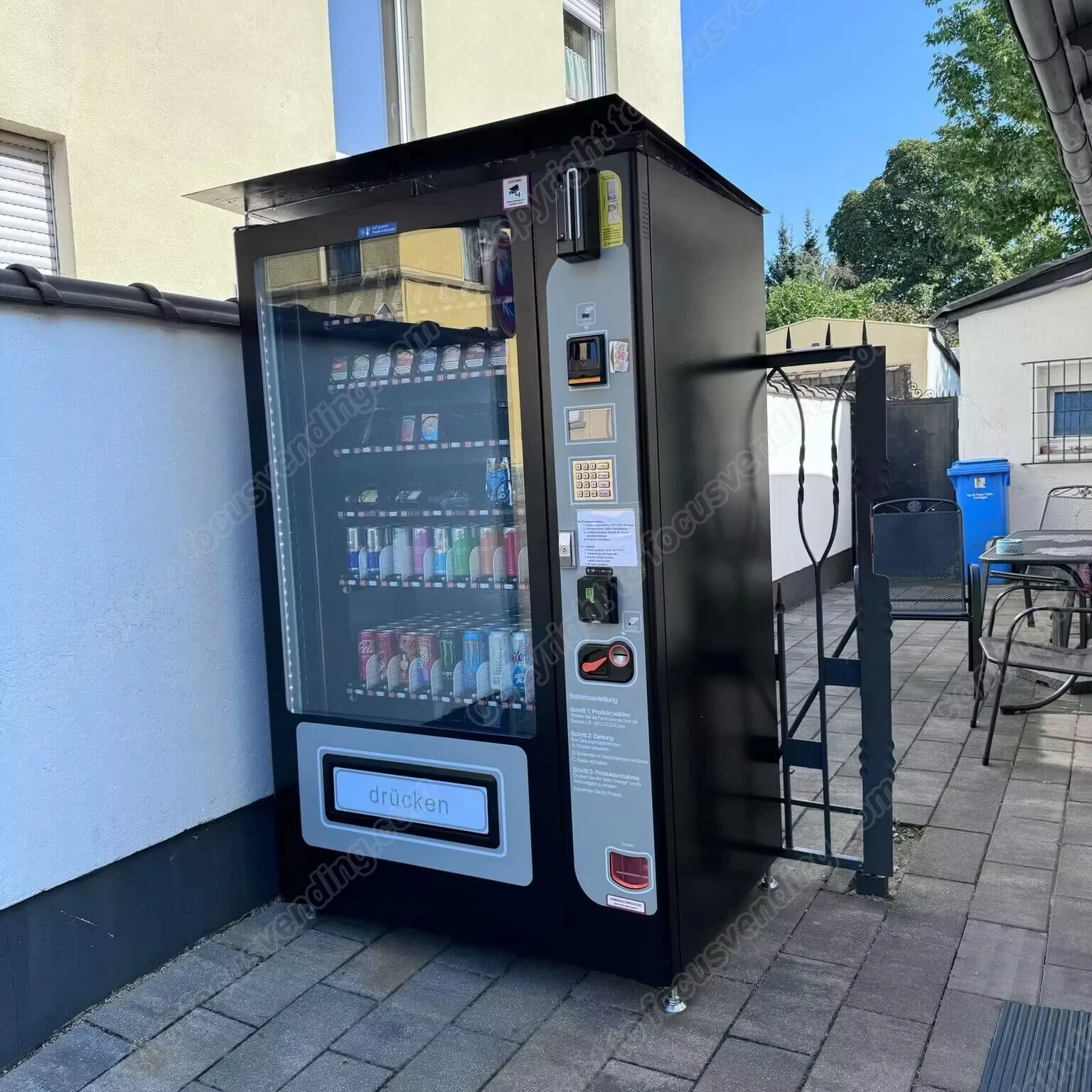Germany beer chips vending machine bar snack drink beer snack can automatic cave bottle cold vending machine