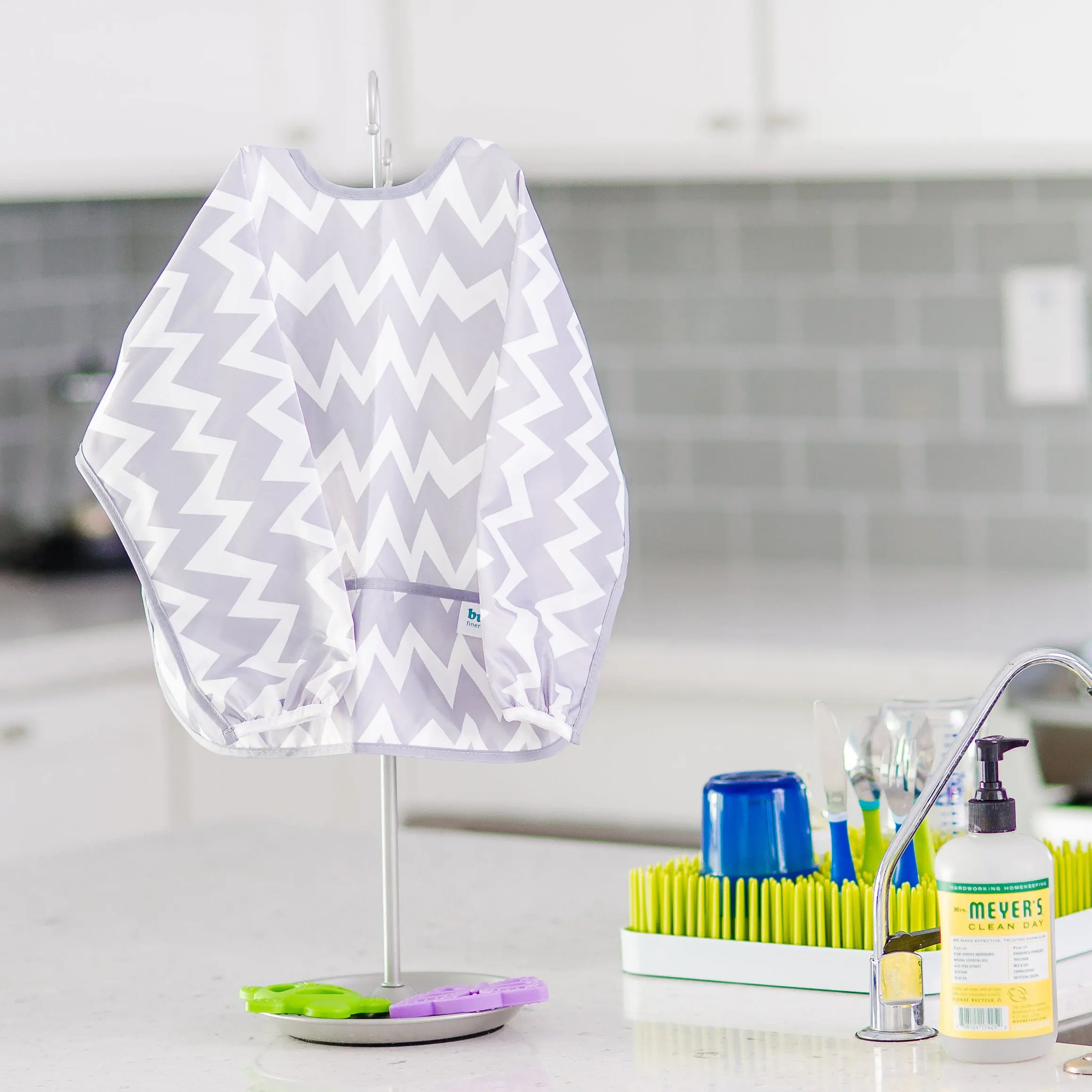 Easy to wipe oil stain proof full-length long sleeved waterproof baby smock feeding bib for 6-24 months