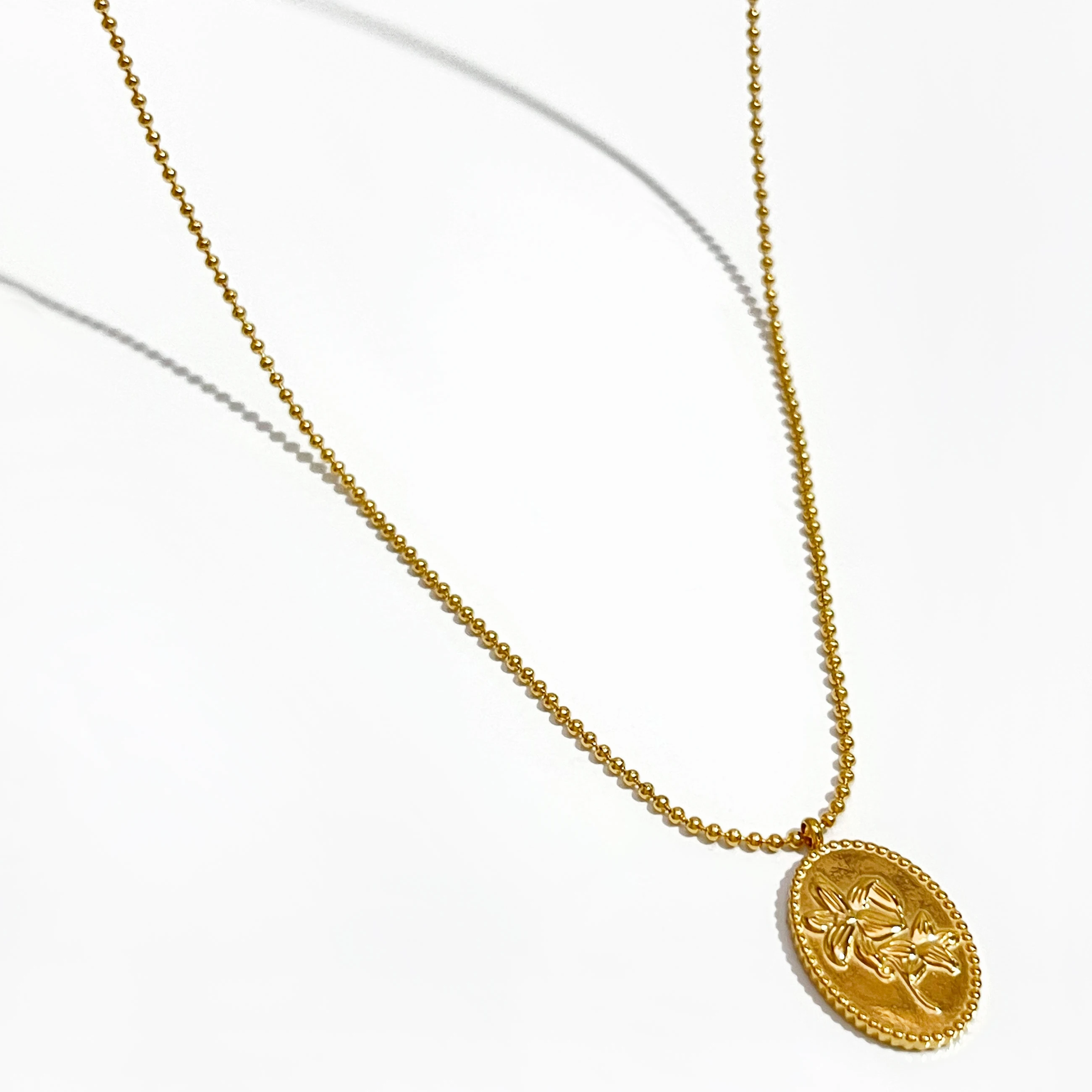 Edged Circle Lily Flower Pendant Necklaces Women Beads Chain Coin Medallion Choker Minimalist Stainless Steel 18K Gold Jewellery