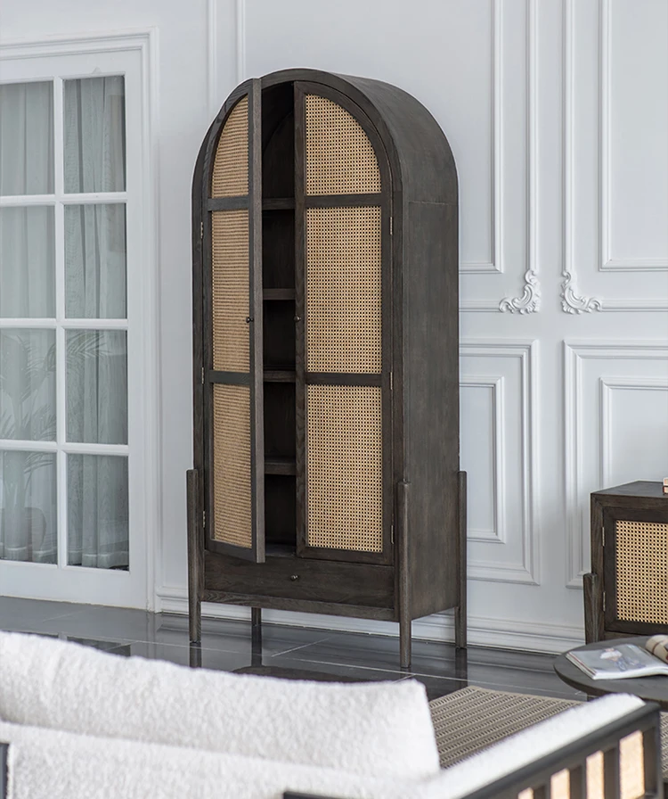 Шкаф-гардероб из ротанга в стиле