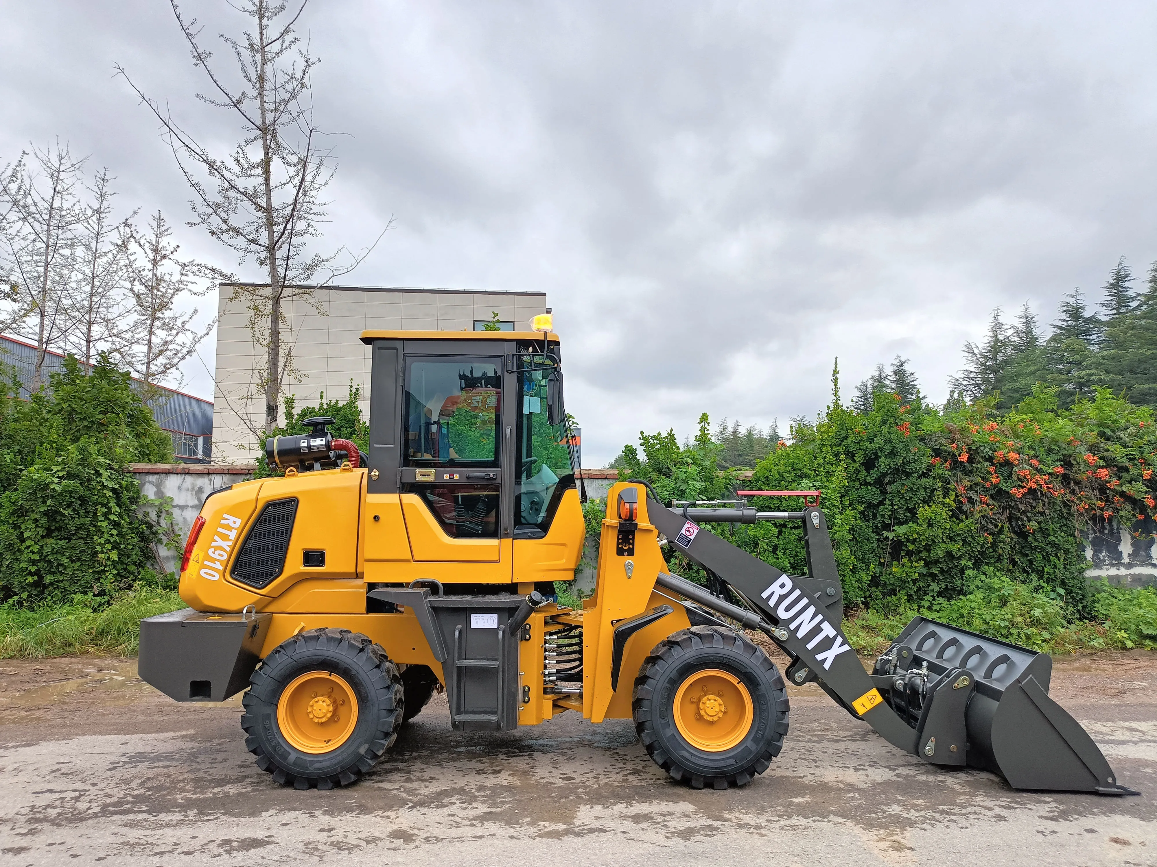 RUNTX China Mini loader articulated 1 ton 1.2 ton Optional quick hitch wheel loader for sale