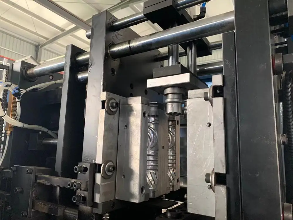 Taizhou City 2cavity Fully Automatic PET Bottle Blowing Machine