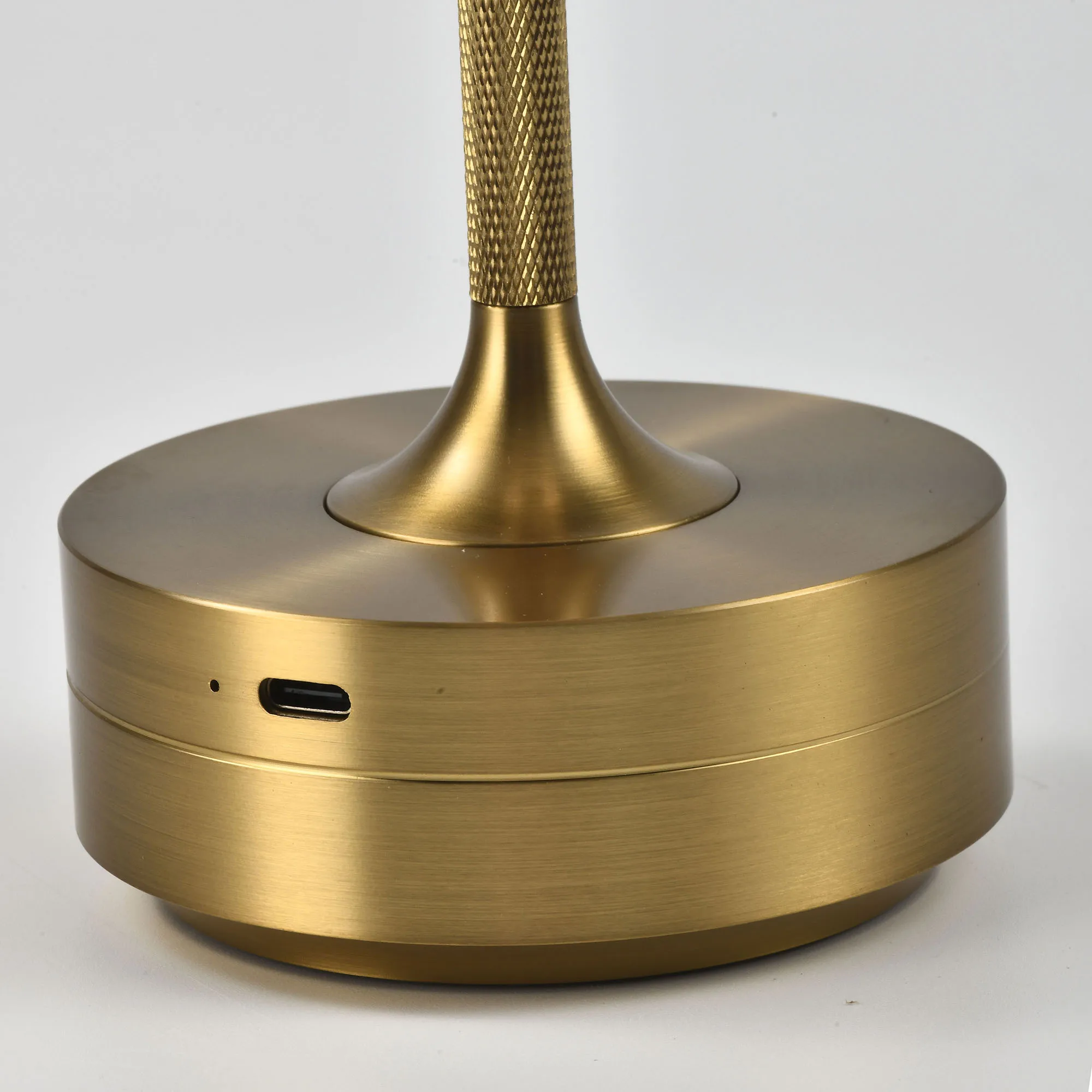 Popular design cordless table lamp  can customize color restaurant battery LED table lamp modern