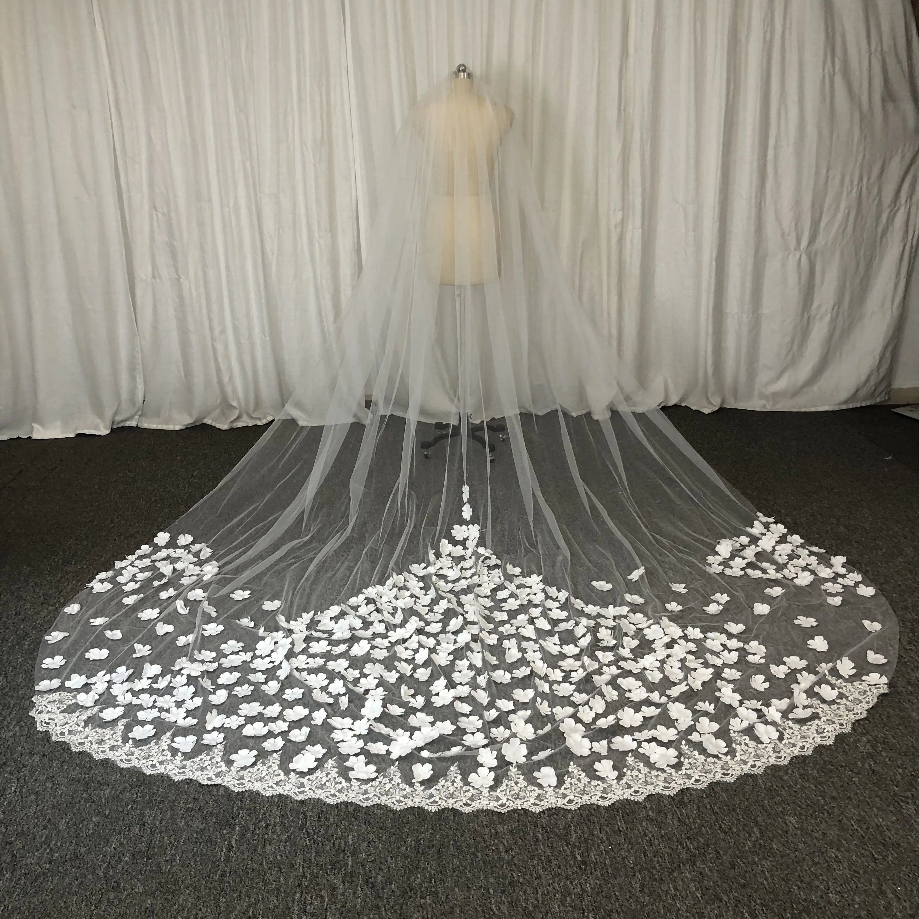 Feishiluo 3D flower  Long  Bridal Veil For Wedding  bridal veils soft tulle face veil with comb for women