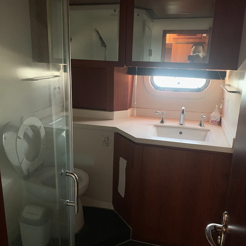 55 ft fiberglass luxury boat  reach to maximum speed 26kn