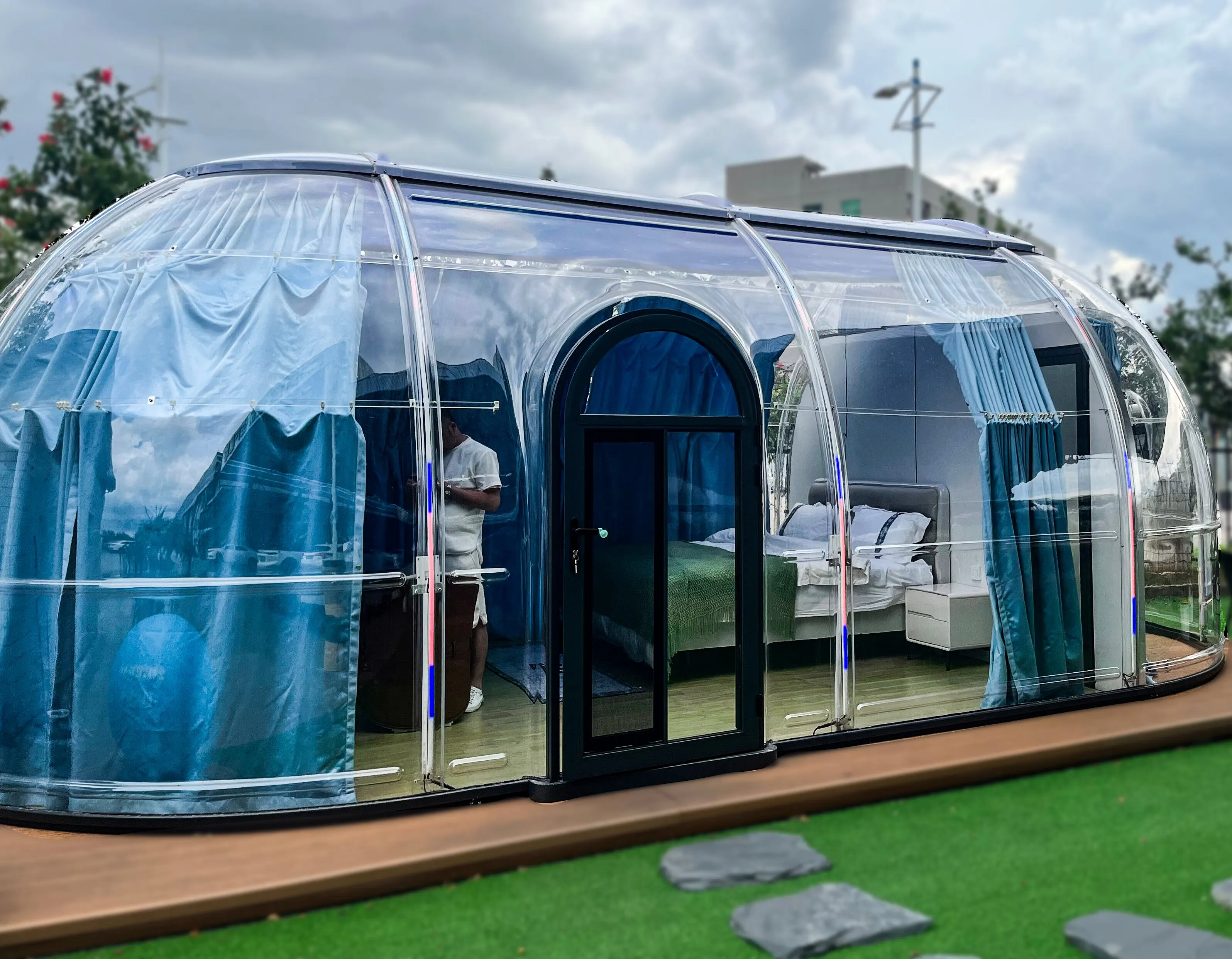 Outdoor Bubble Room Polycarbonate Starry Sky Room Transparent Bubble House for Garden