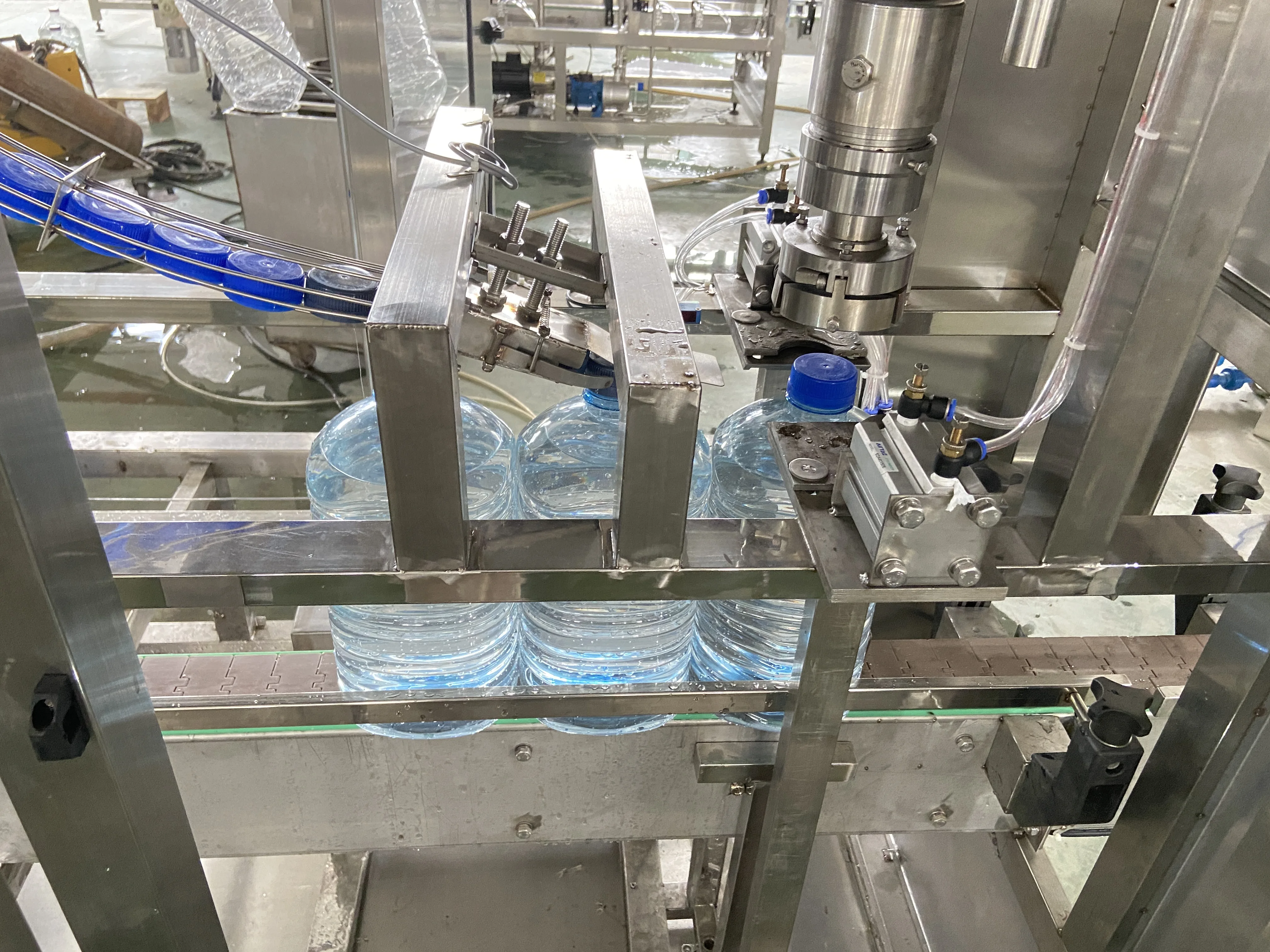 Automatic mineral water bottled water filling machine and capping machine products