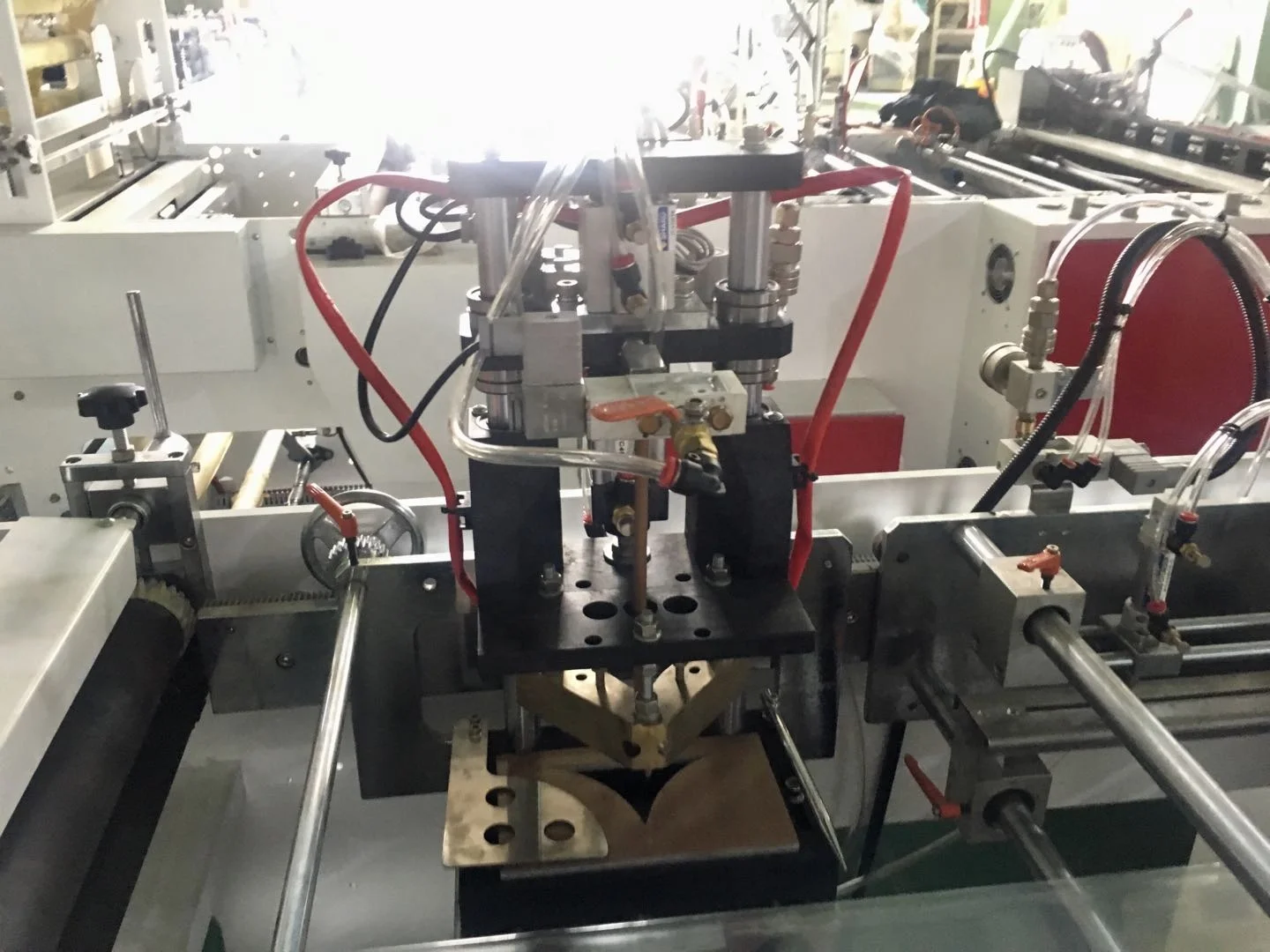 high speed PP PE Self adhesive mail Plastic bag making machine with wicketer system for bread packing bag