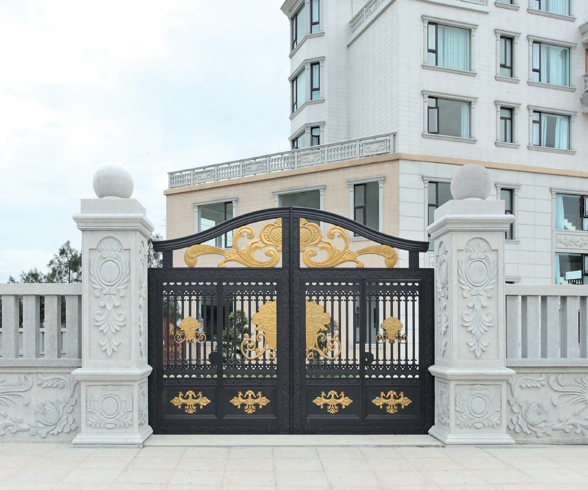 Toegn Classical european custom cast aluminum swing arch gate