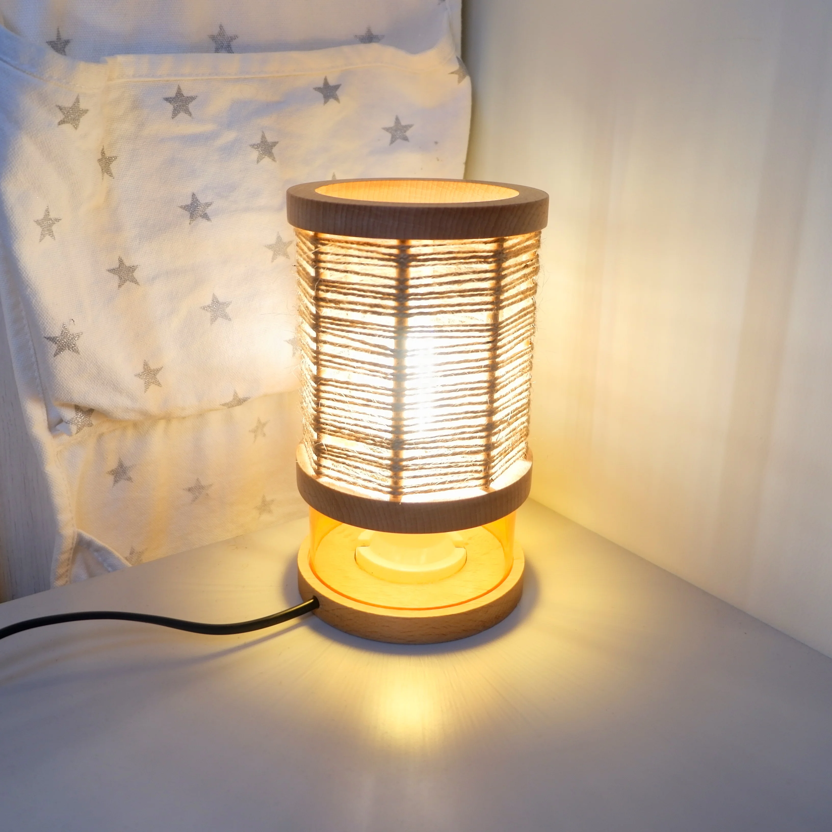 Jute Rope Shade Retro Wooden Table Lamp Bedroom Bedside Lamp E27 LED Bulb 110-240V Highly Customized Wooden Lamp For Decoration