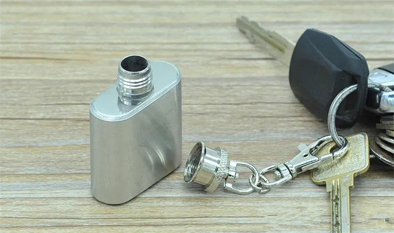1oz stainless steel mini hip flask with keychain Portable party outdoor wine bottle with Key chains