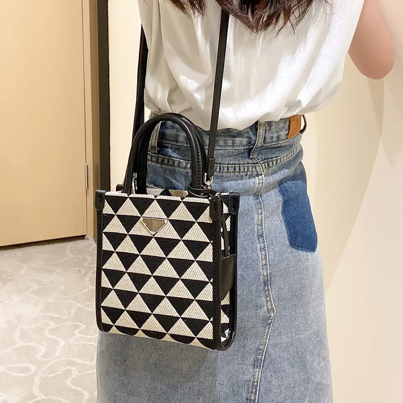 2022 New Products Unbranded Handbags Triangle Print Ladies Mini Tote Bags Fashion Trend Luxury Women Shoulder Bags Tote