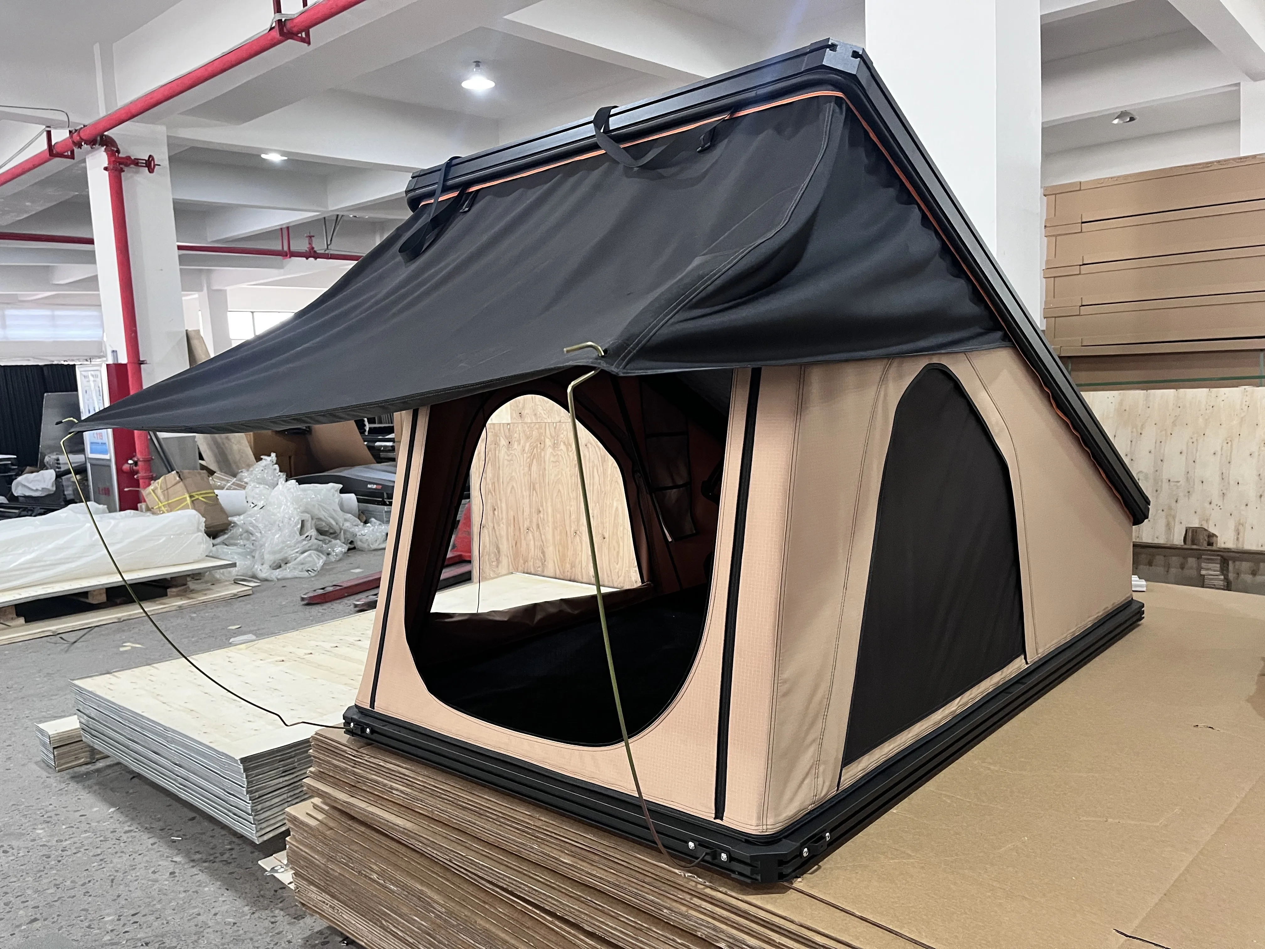 Aluminium triangle Shell Camping SUV Car RoofTop Tent hard shell Cover car Roof top Tent for sale