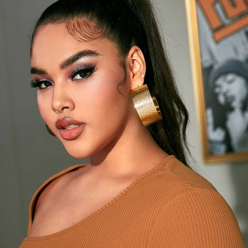 2021 new hot selling curved copper ball long stud earrings for women 18k gold plated round hoop earrings