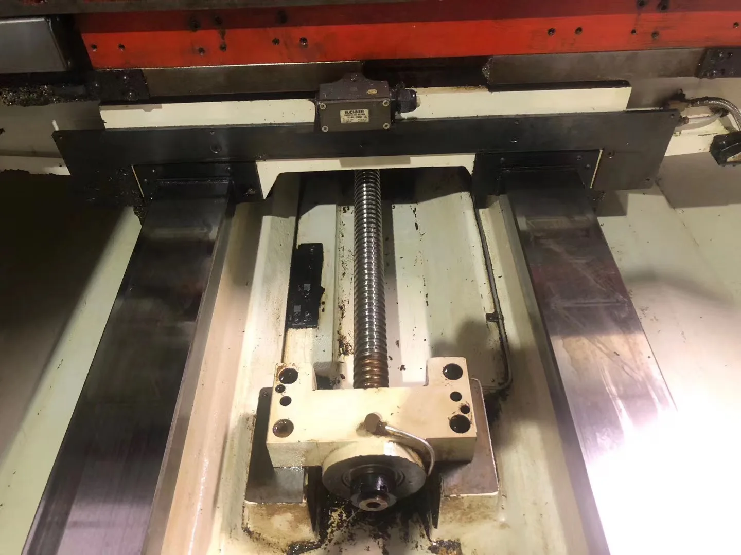  Низкая цена используется Тайвань Twinhorn VH 650/850/1010 CNC фрезерный станок 3 оси