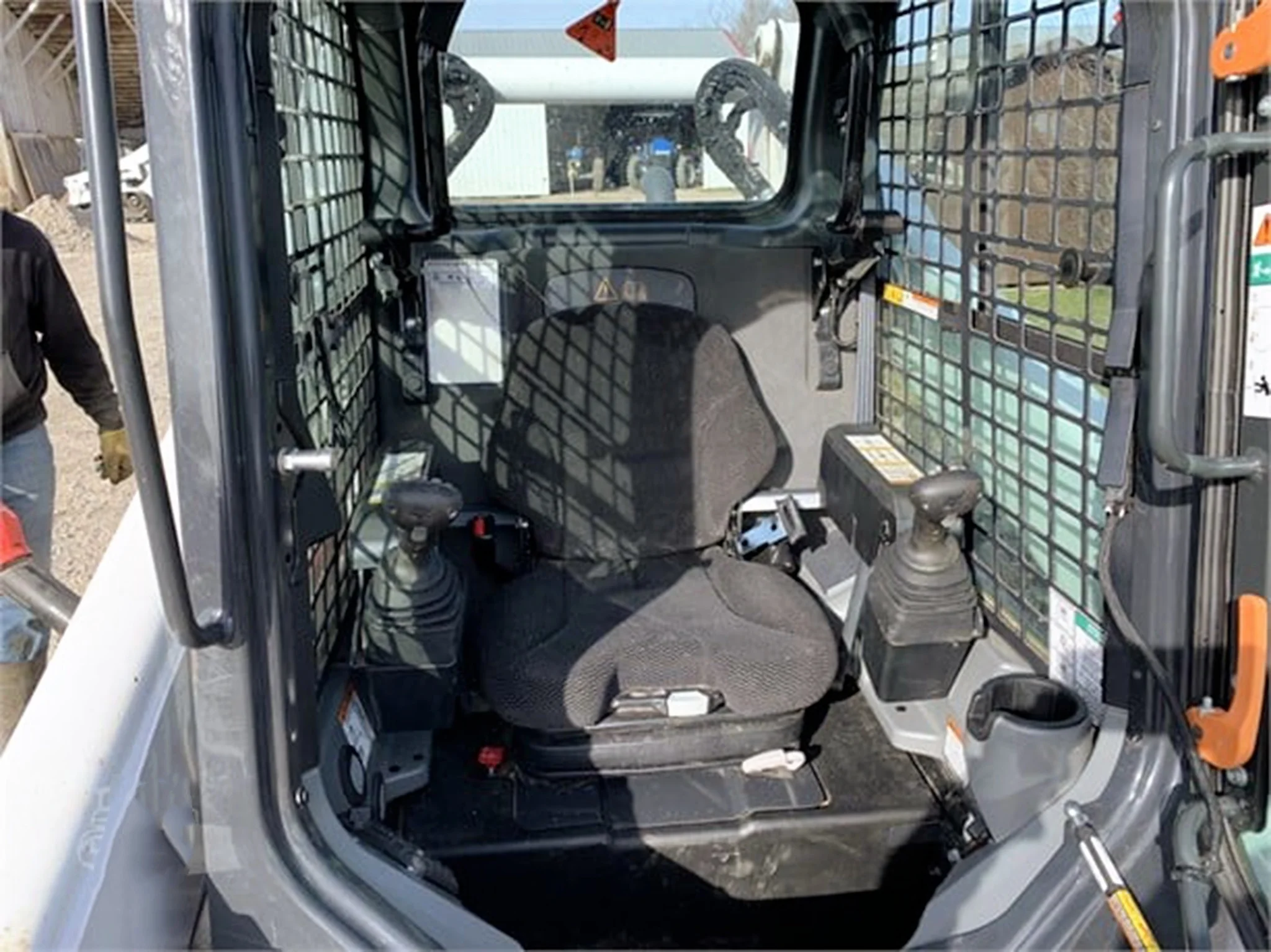 Worldwide Shipping T770 Bobcat Track Skid Steer Loader with Full Inspection Report and Low Ground Pressure for Sale