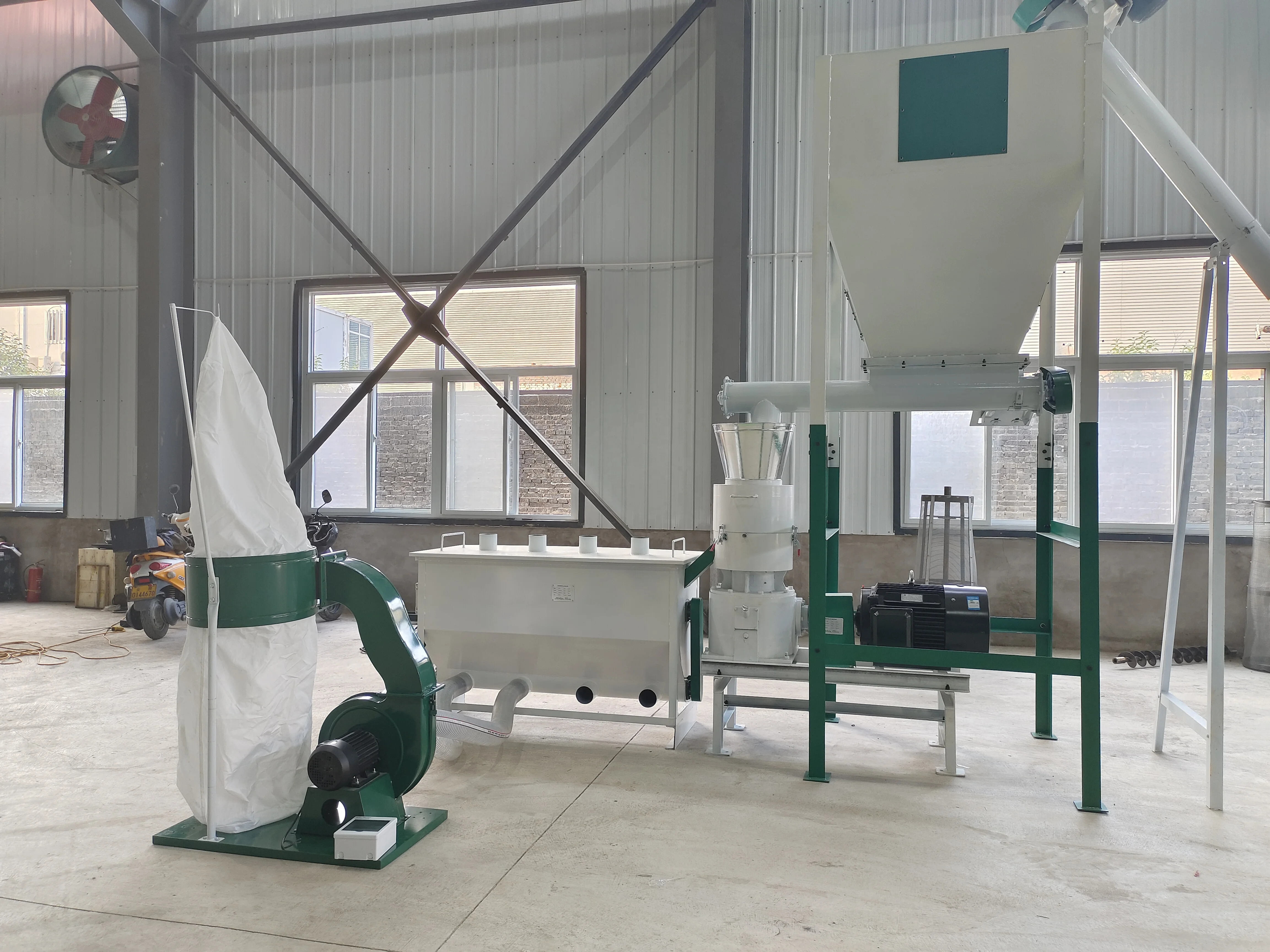 Macreat small animal food feed poultry chicken livestock feed pellet machine grass granulator pellets production line