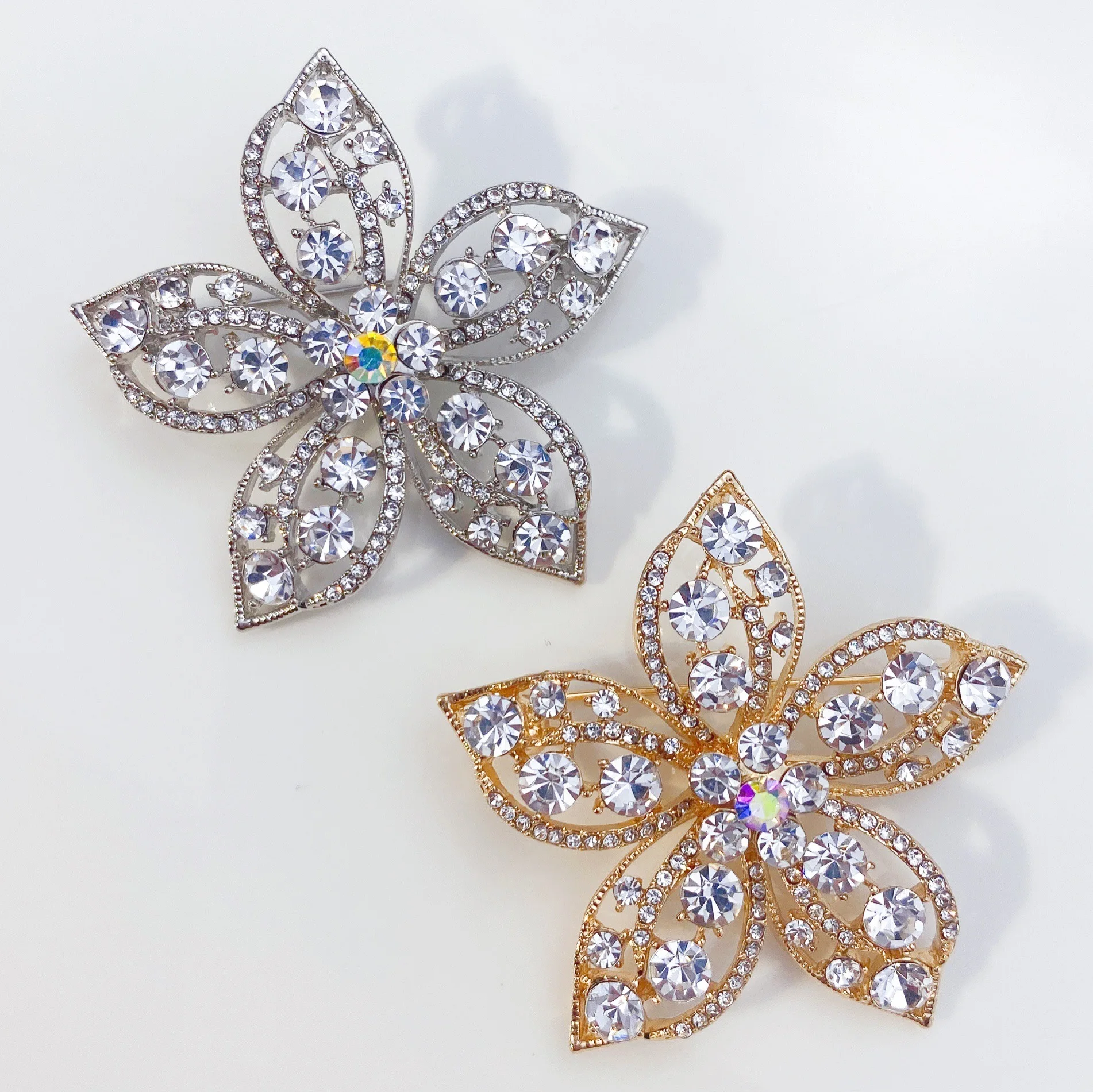 Korean Fashion Luxurious White Flower Brooch Crystal Rhinestone Plum Blossom Brooches Pins Clothing Corsage Accessories