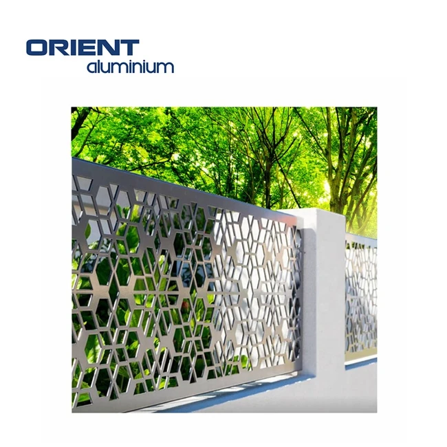 Easy Installation 1.8m * 1.8m Co-Extrusion Home Garden Fence Boards Wpc Laser Cut Panels