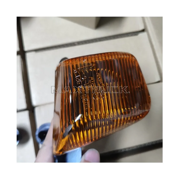 MAXTRUCK Cheap Price Truck Body Parts 504250958 Right 504250984 Left Side Marking Lamp For Iveco Stralis