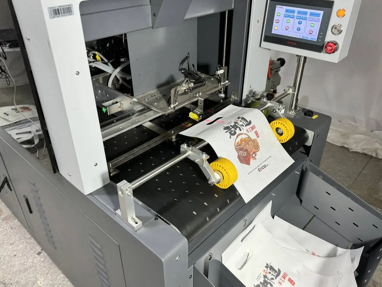 Single Pass Printing Machine CMYK Color Printer Machine Direct Inkjet Single Pass UV Digital Printer For Wooden Board Plastic