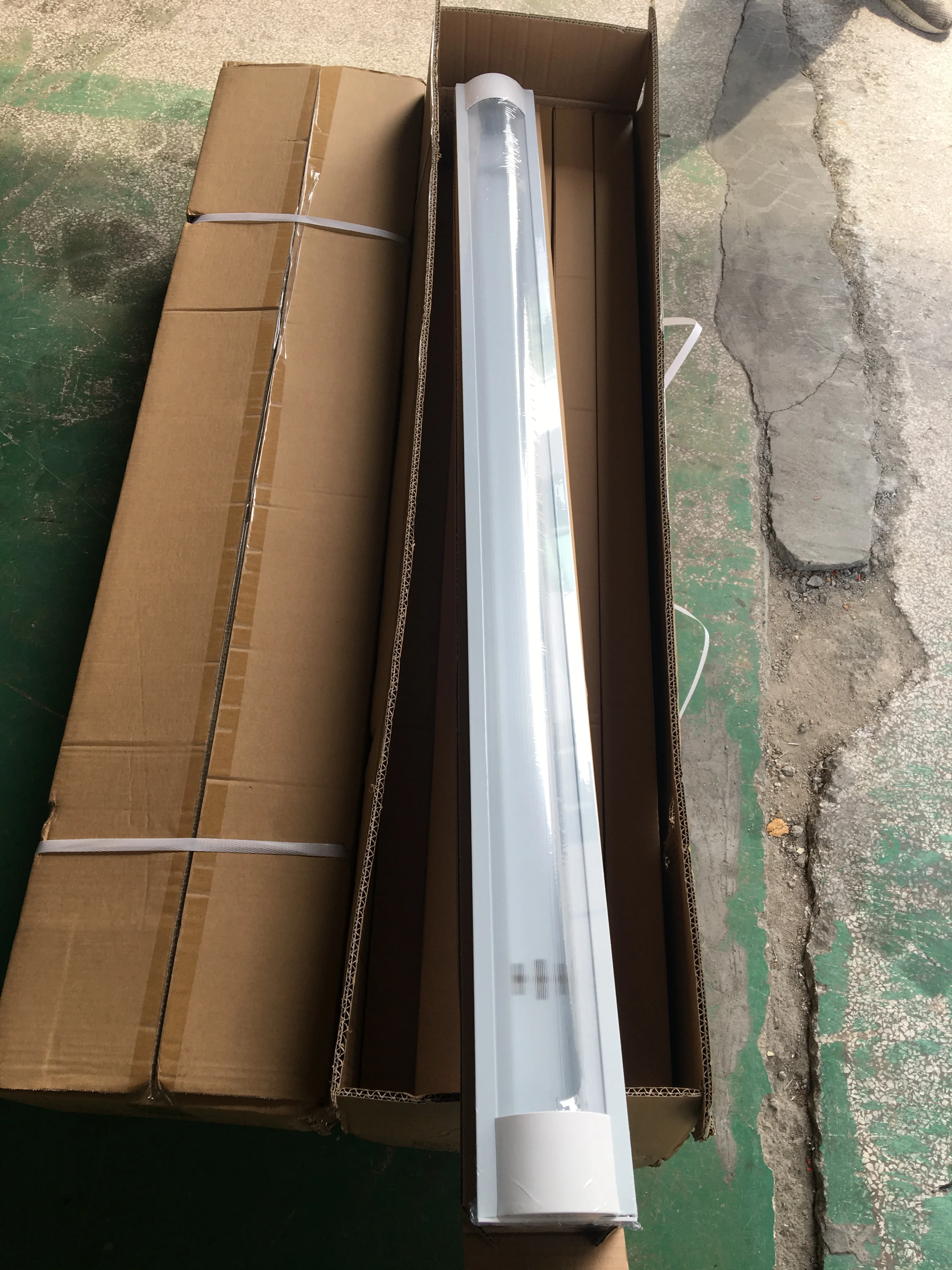 2ft/4ft Twin Fluorescent Light Fitting Tube CFL Principle with Diffuser 4ft Fluorescent Light Fitting