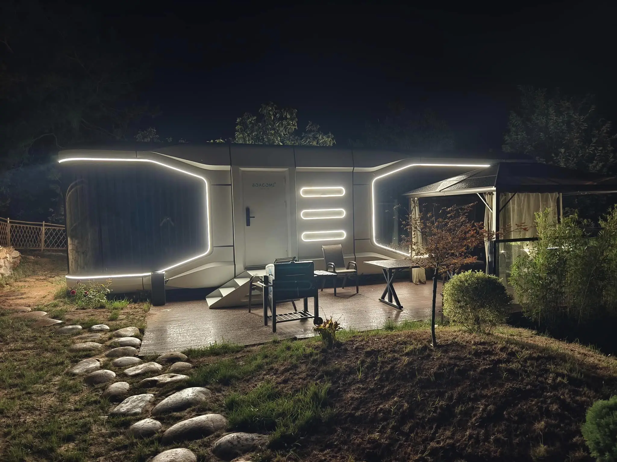 Wholesale price direct sale mini space capsule steel frame modern luxury hotel space capsule room for sale