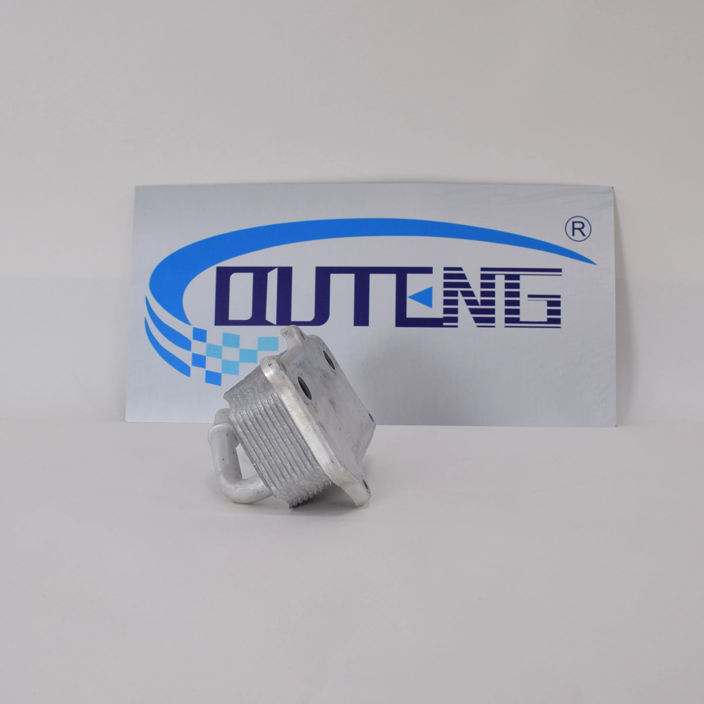 High quality Auto Parts Engine Oil Cooler for Mercedes Benz W164 W211 W203 W163 W211 1121800311 1121880401