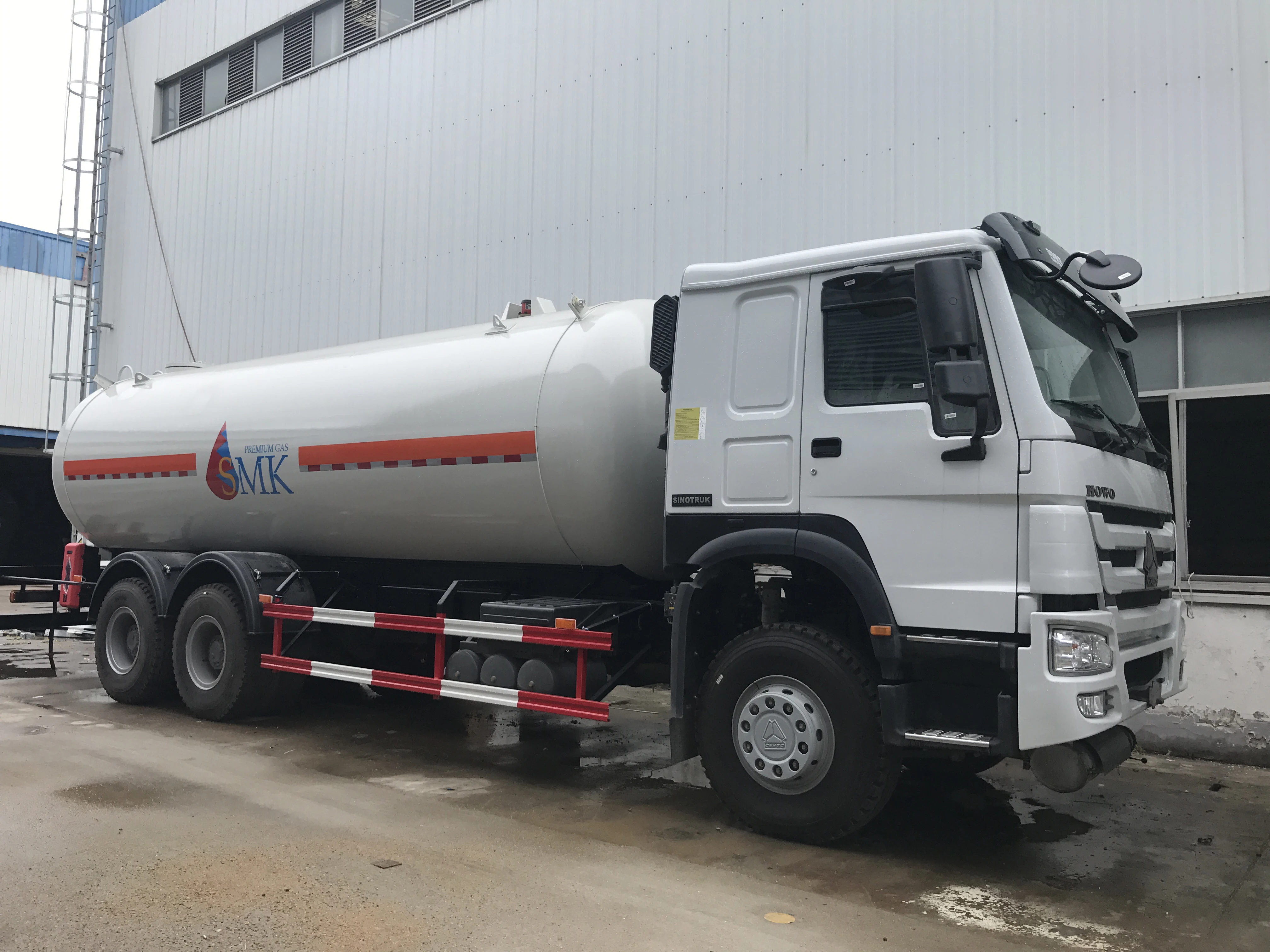 Газовый грузовик HOWO 6*4 ЛД 25000 литр 25 куб. См