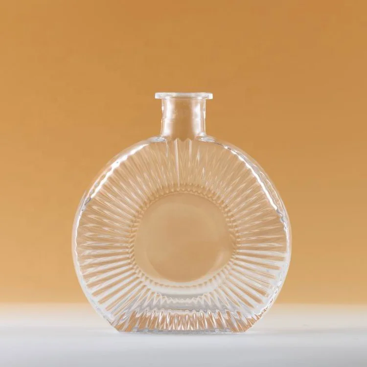 Wholesale high quality flat shape transparent glass bottle for brandy XO wine.