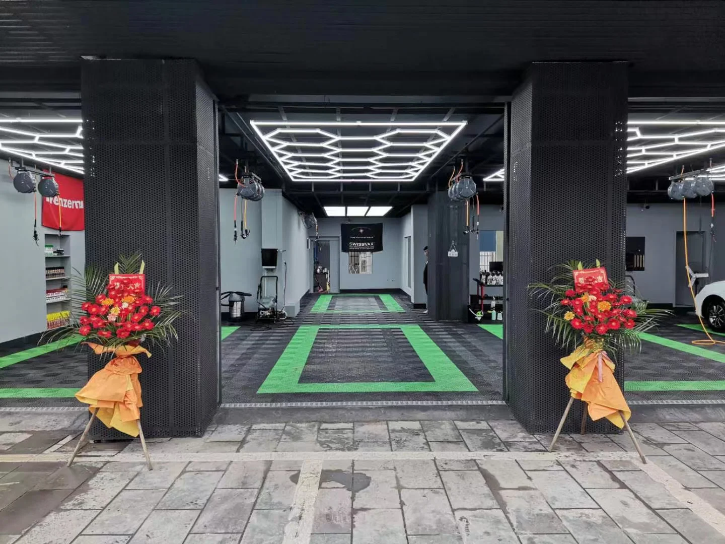 40x40x2 Garage Flooring Car Floor Mat PVC Interlocking Plastic Garage for Car Wash Floor Tile fou Various car wash shops