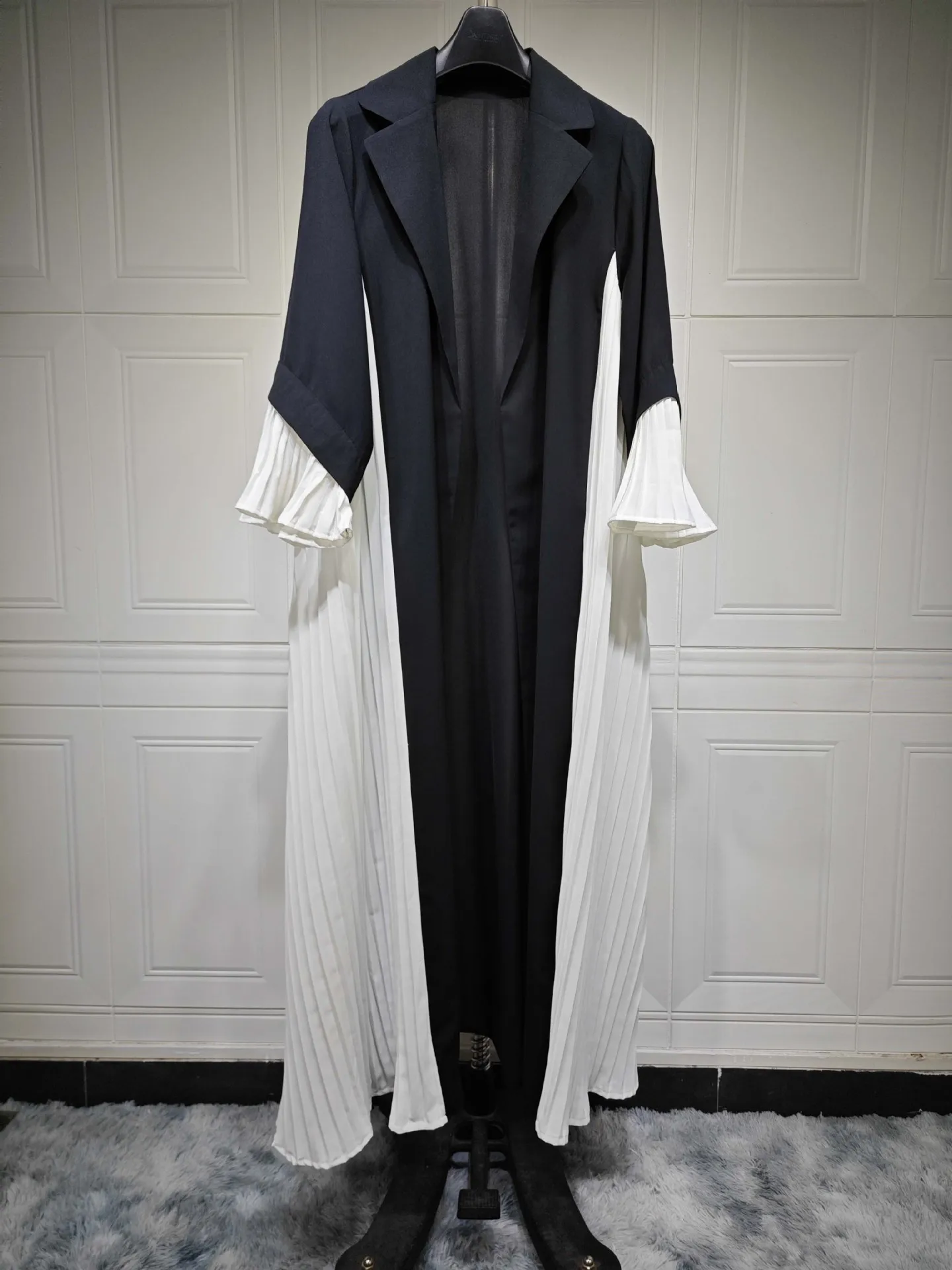 Turkey Muslim Clothing Dress Long Sleeve Maxi Robes Ladies Black And White Crinkle Pleated Abaya Gown Front Open Cardigan Kaftan