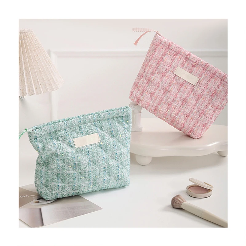 Elegant Shiny Cosmetic Bag Soft Quilted Makeup Bag Custom Logo Cosmetics Organizer Bag for Girls