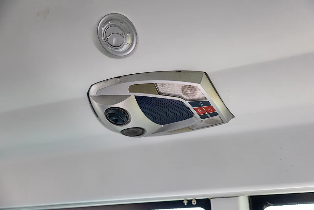 Cheap price 50 seats coach bus luxury used buses for sale Manual type used coaches bus sale