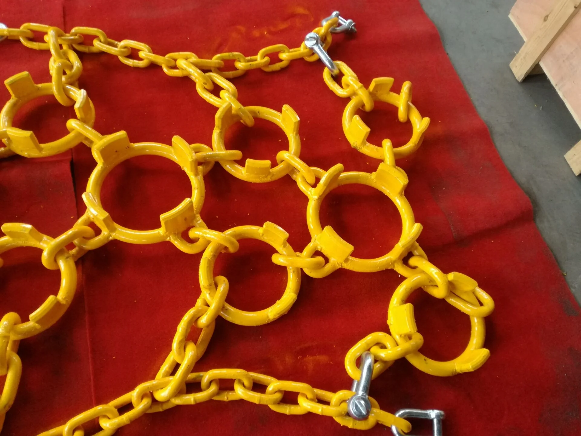 Bear claw chains