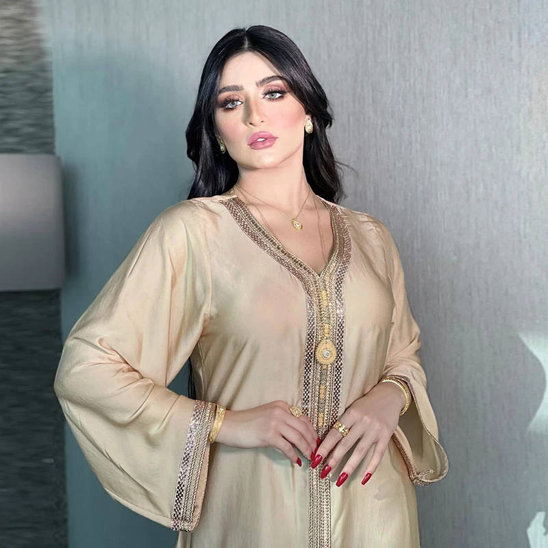 Hot Selling Arab Dubai Islamic Women Clothes Hot Drilling Plus Size Velvet Kaftan Dresses Muslim Women Dress