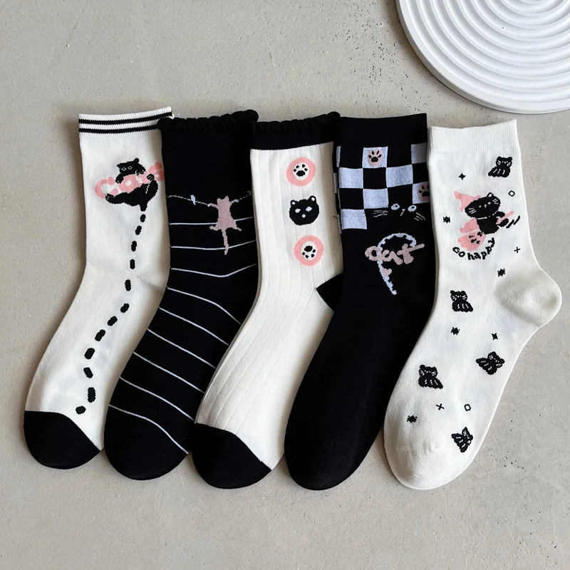 Funny white black cute cat sock breathable Cotton Japanese Korean socks custom logo OEM design seamless girls crew socks