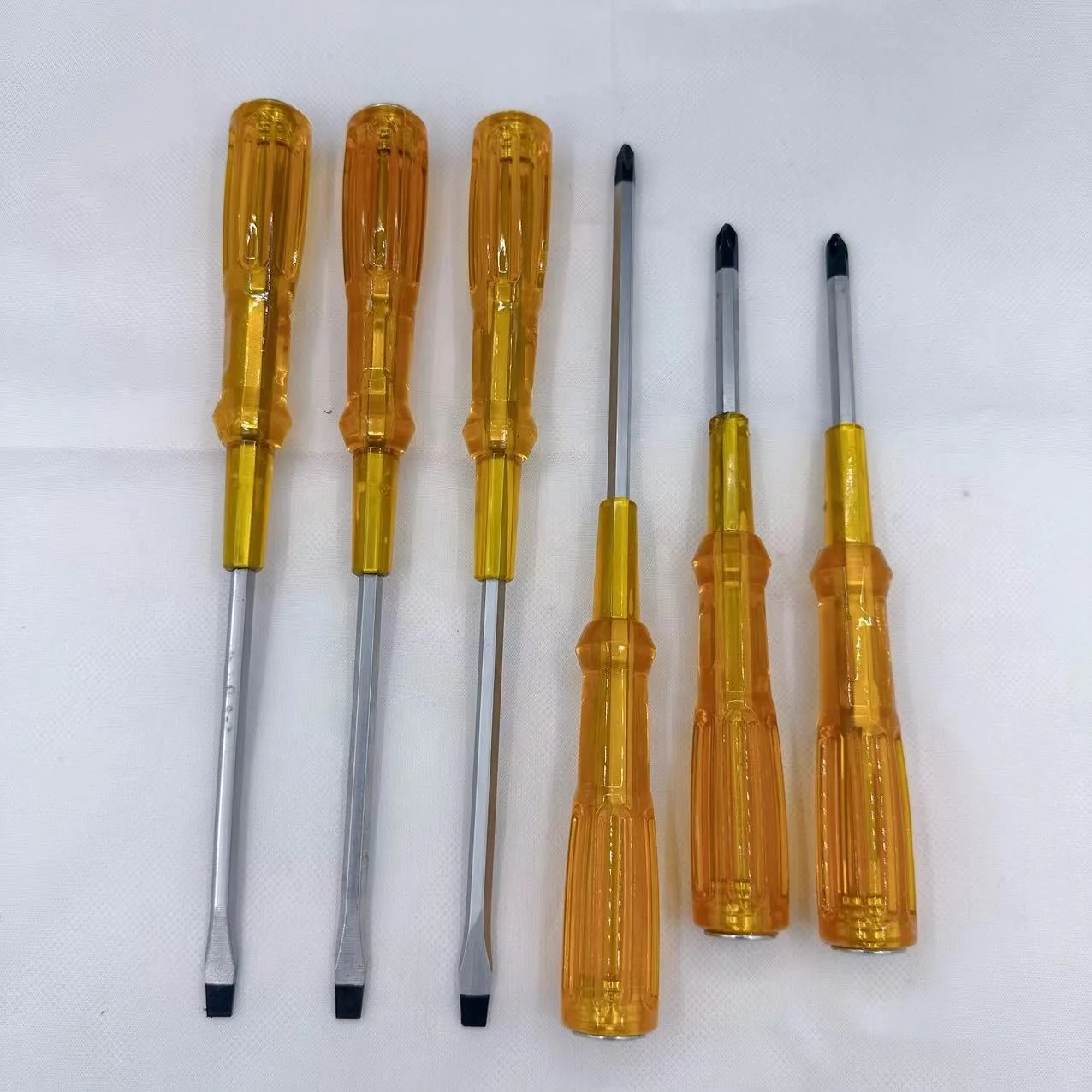 Transparent multi-purpose screwdriver with gourd handle