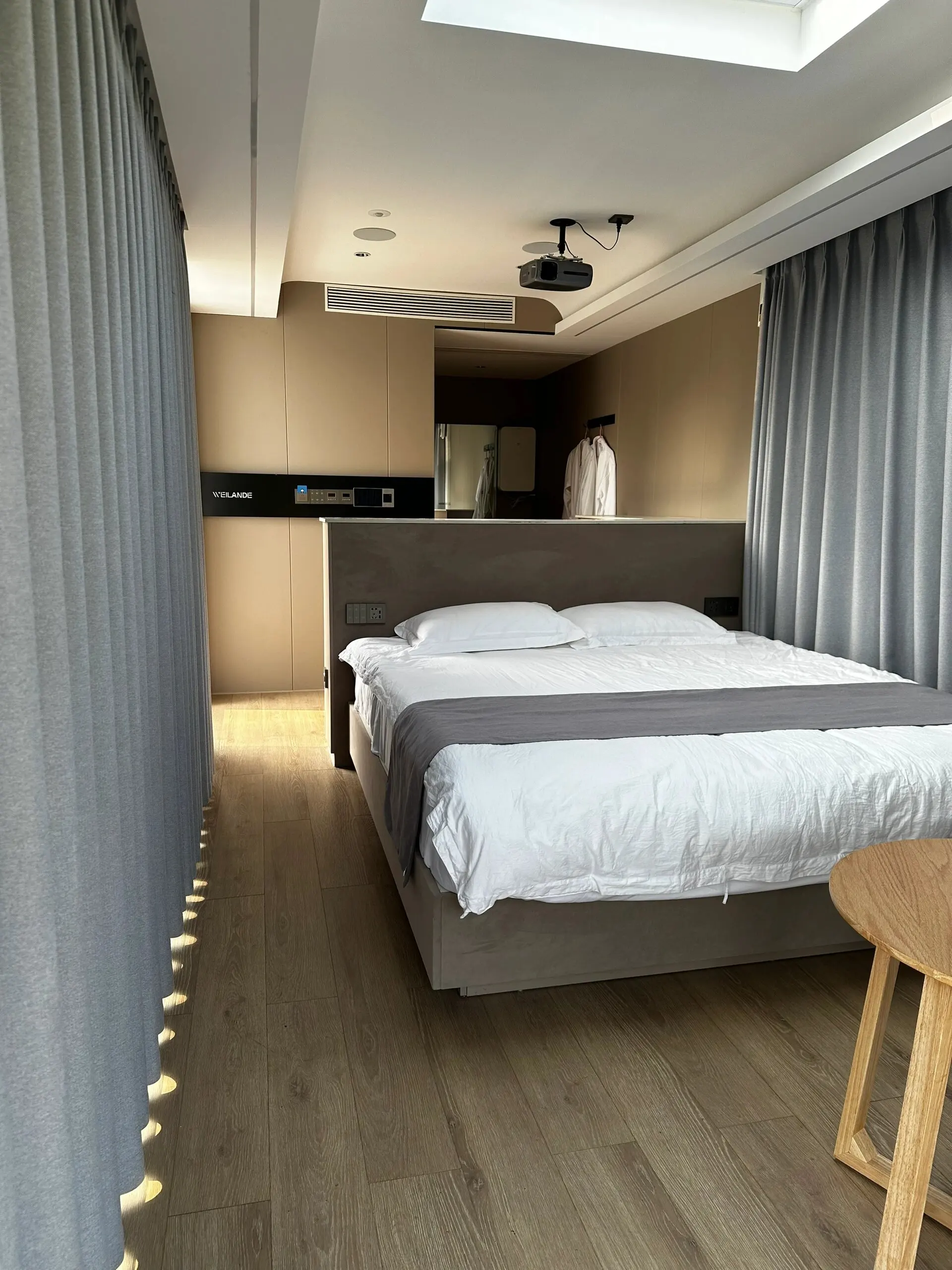 Landscape Portable mobile home space capsule container house pre fabricated house for camping travelling