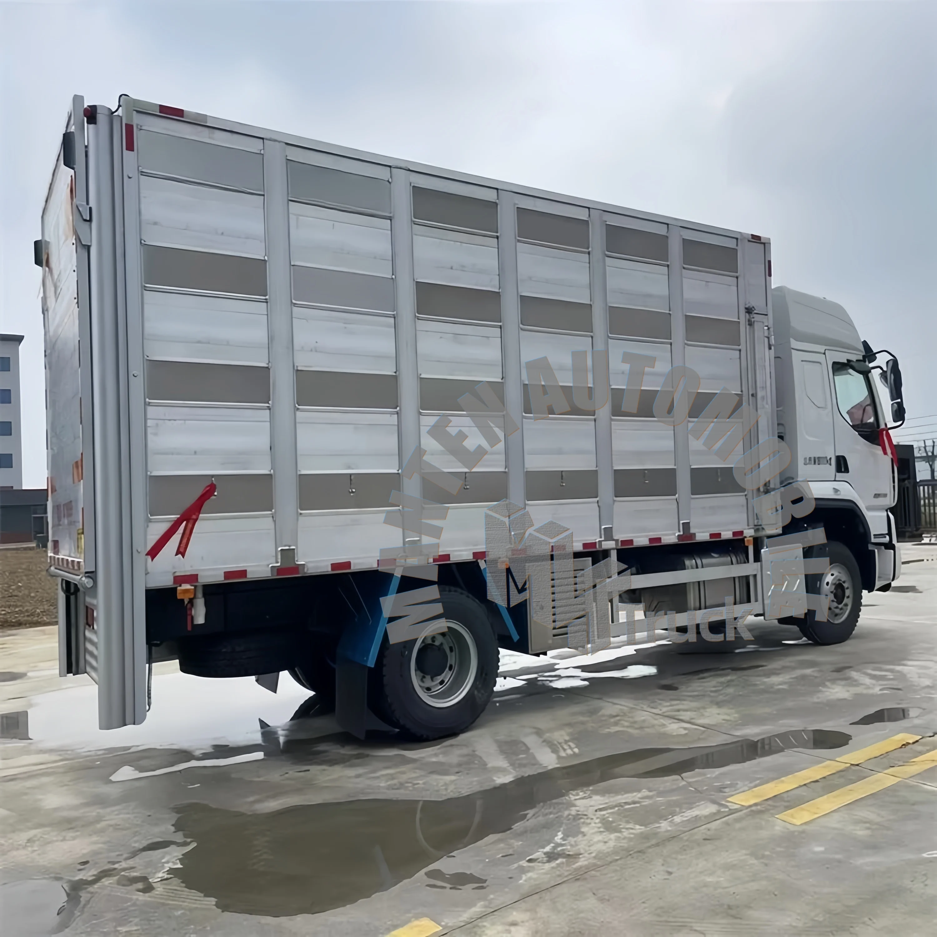 livestock truck y9296.jpg