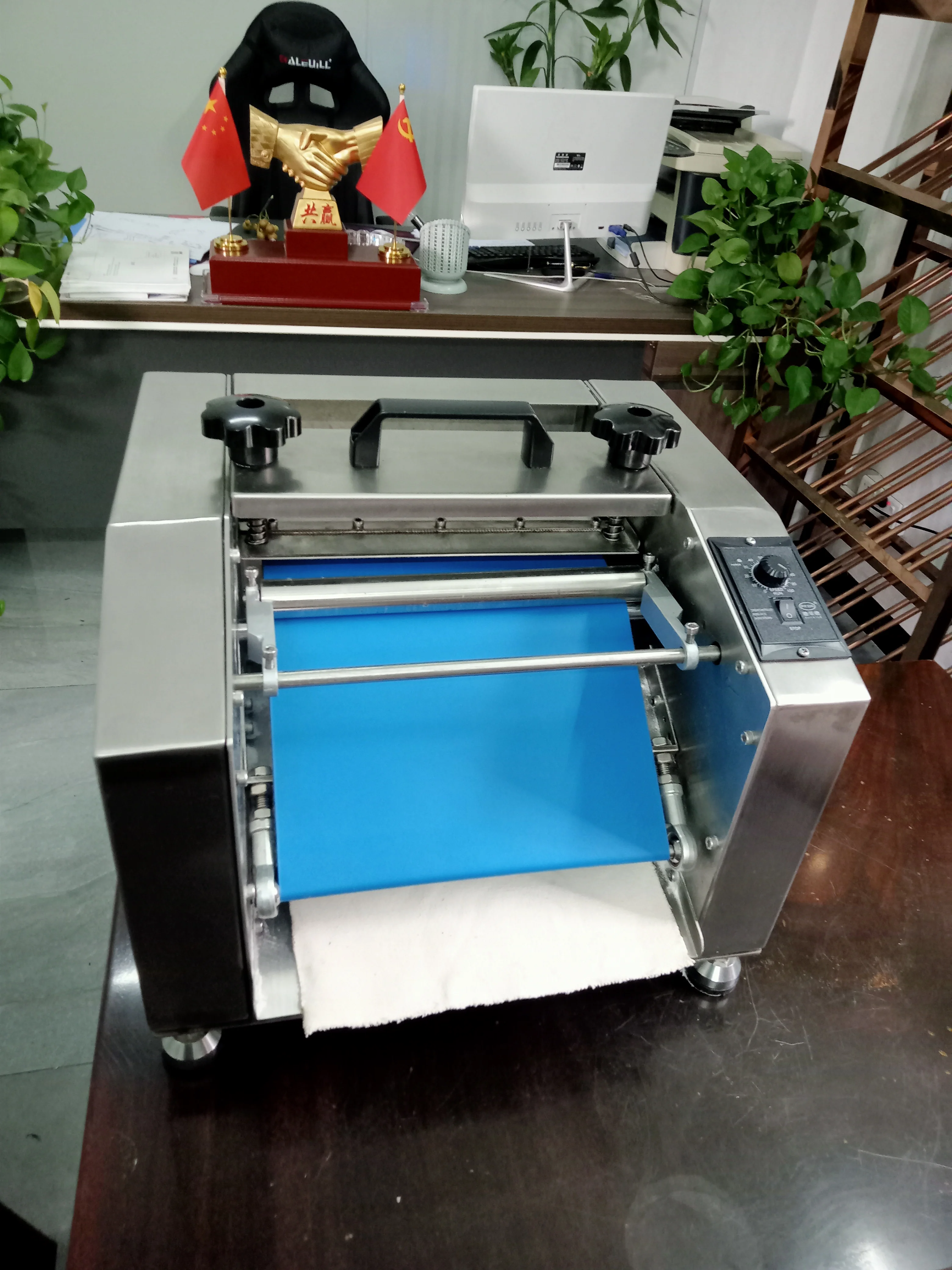 Good price croissant forming dough sheeter croissants moulding machine