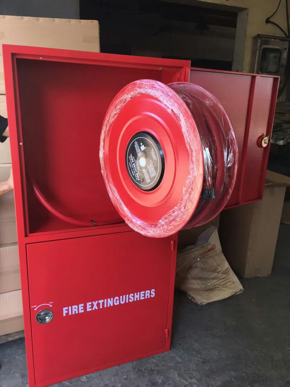 Recessed Type Double Door Safety Fire Resistant Fire Fighting Hose Reel Cabinet Price